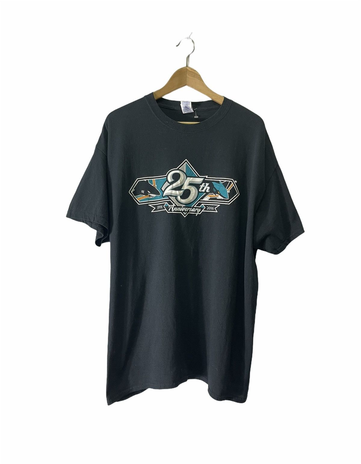 VINTAGE SAN JOSE SHARK 25TH ANNIVERSARY BARRACUDA TSHIRT