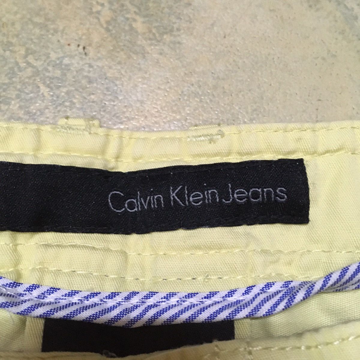 Calvin Klein Calvin Klein Yellow Short Pants Size 34 Size US 34 / EU 50 - 3 Thumbnail