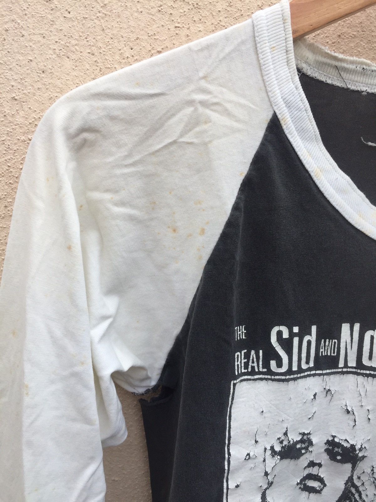 Vintage Rip & Distressed!!The Real Sid And Nancy 2006 Movie Tee Size US S / EU 44-46 / 1 - 3 Thumbnail
