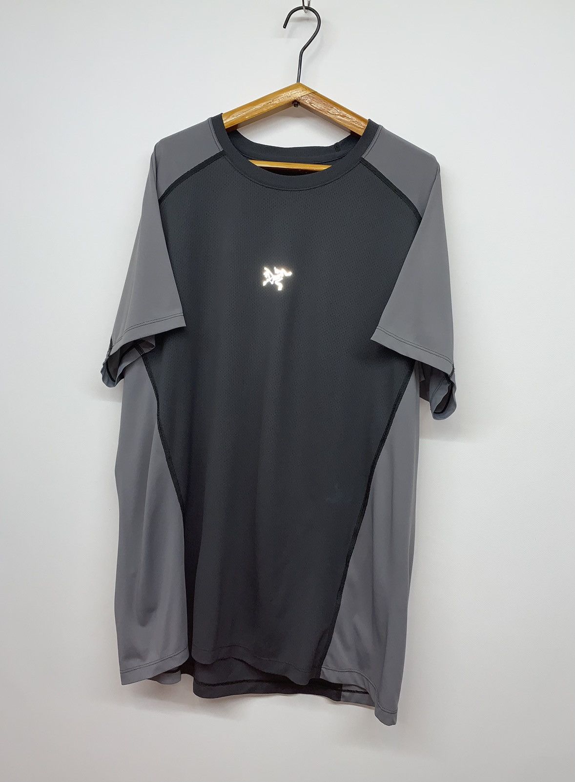 Arc'Teryx Vintage Arcteryx Center Reflective Logo T-Shirt | Grailed