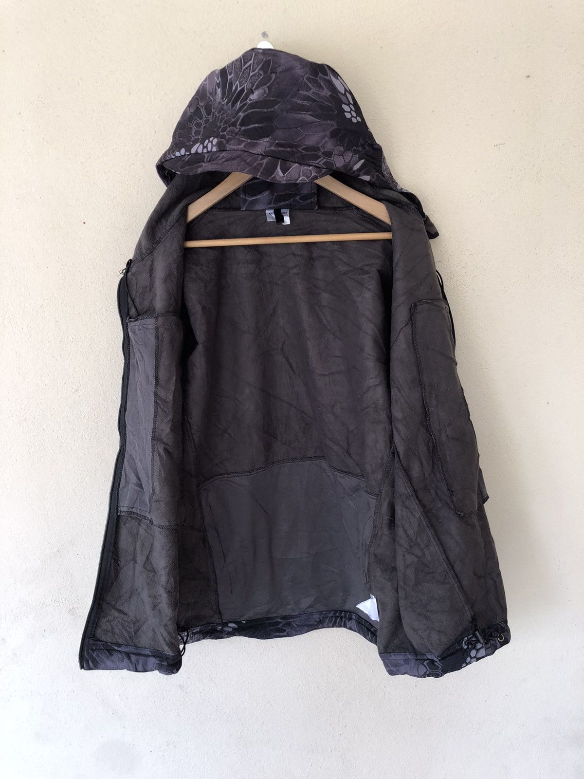 Japanese Brand 🔥RARE DINOSOUR SKIN HOODIES JACKET Size US XL / EU 56 / 4 - 10 Thumbnail