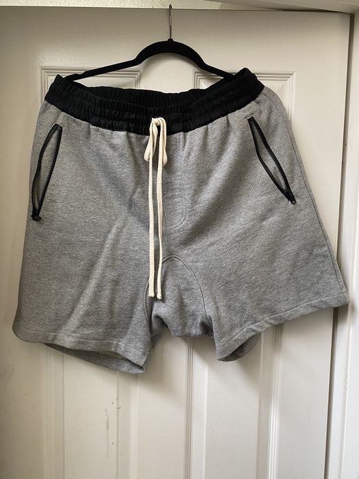 Fear of god fog essentials drawstring shorts hot sale silver grey