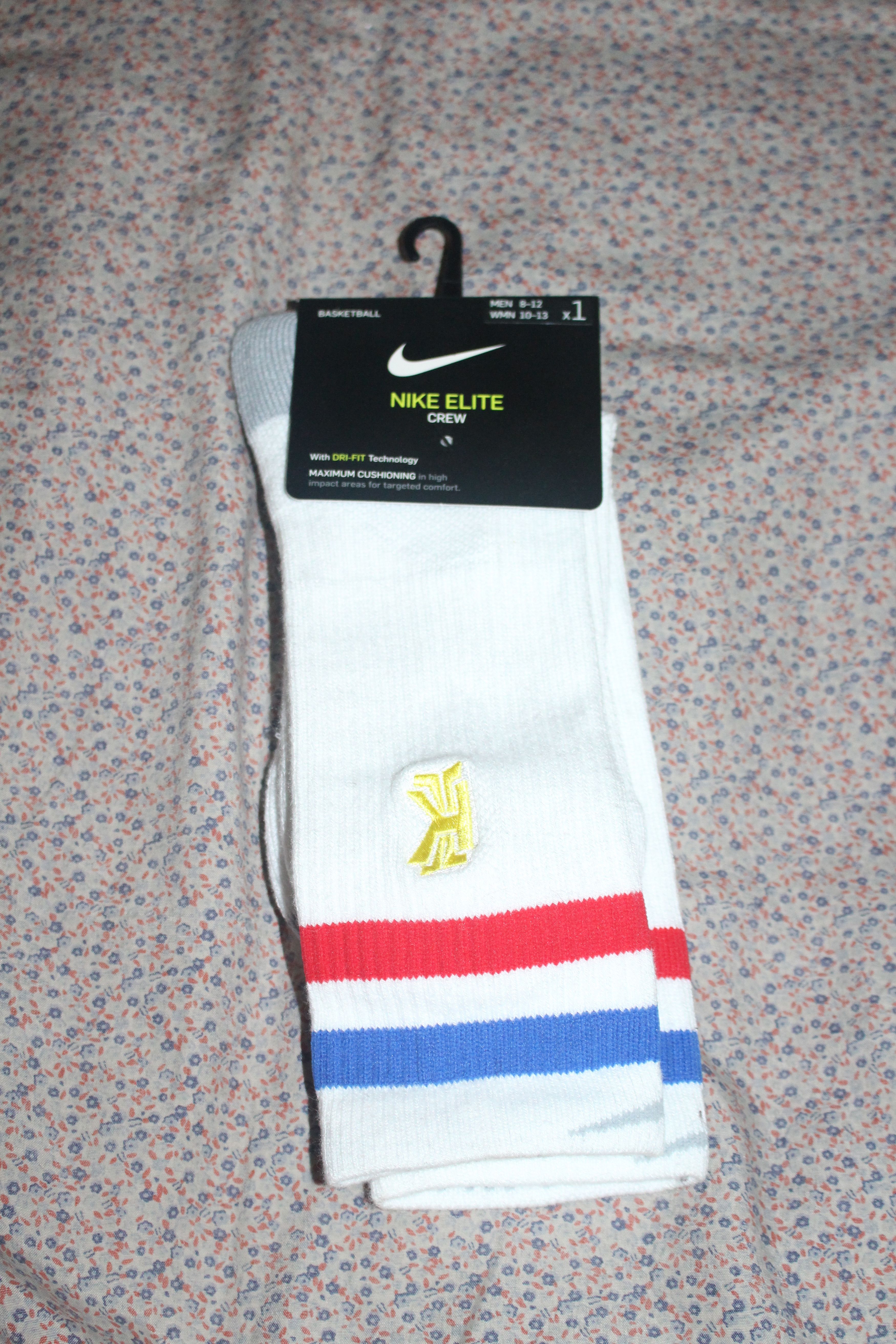 Versnel Verrijken Vervullen Nike Spongebob Nike Kyrie Elite Crew Socks (L 8-12) | Grailed