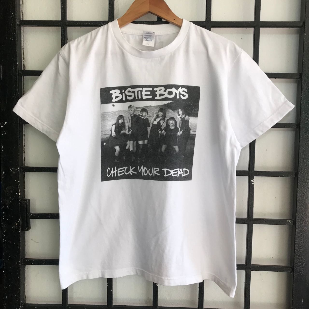 Band Tees × Japanese Brand 🔥 Vintage BISTIE BOYS Japanese Band Tshirt Size US L / EU 52-54 / 3 - 1 Thumbnail