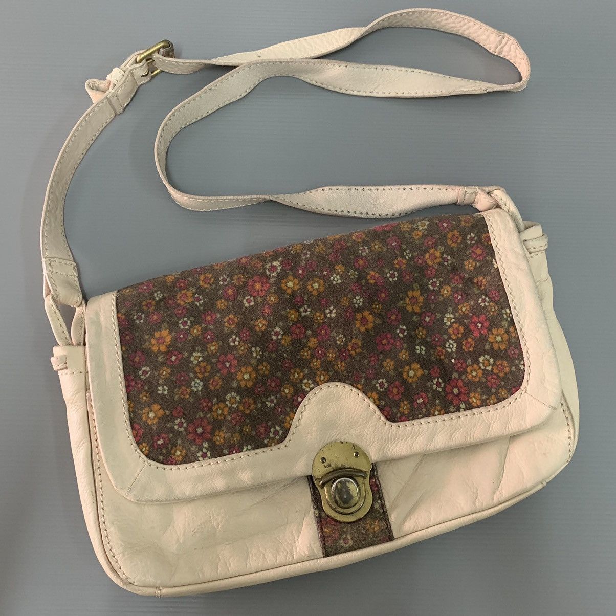 TSUMORI CHISATO LEATHER SLINGBAG