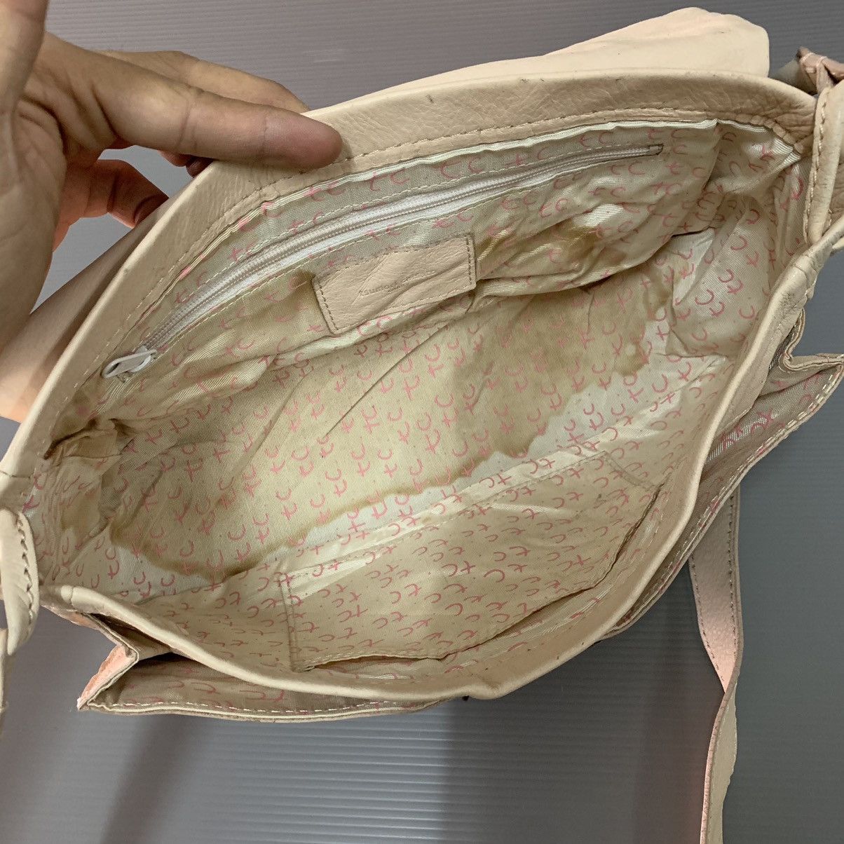 Issey Miyake TSUMORI CHISATO LEATHER SLINGBAG Size ONE SIZE - 9 Thumbnail