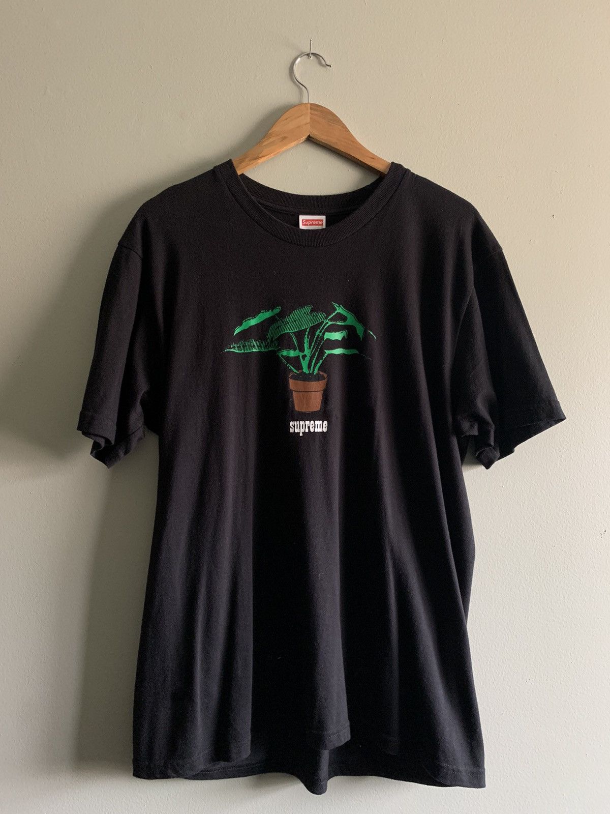 Supreme plant tee black hotsell