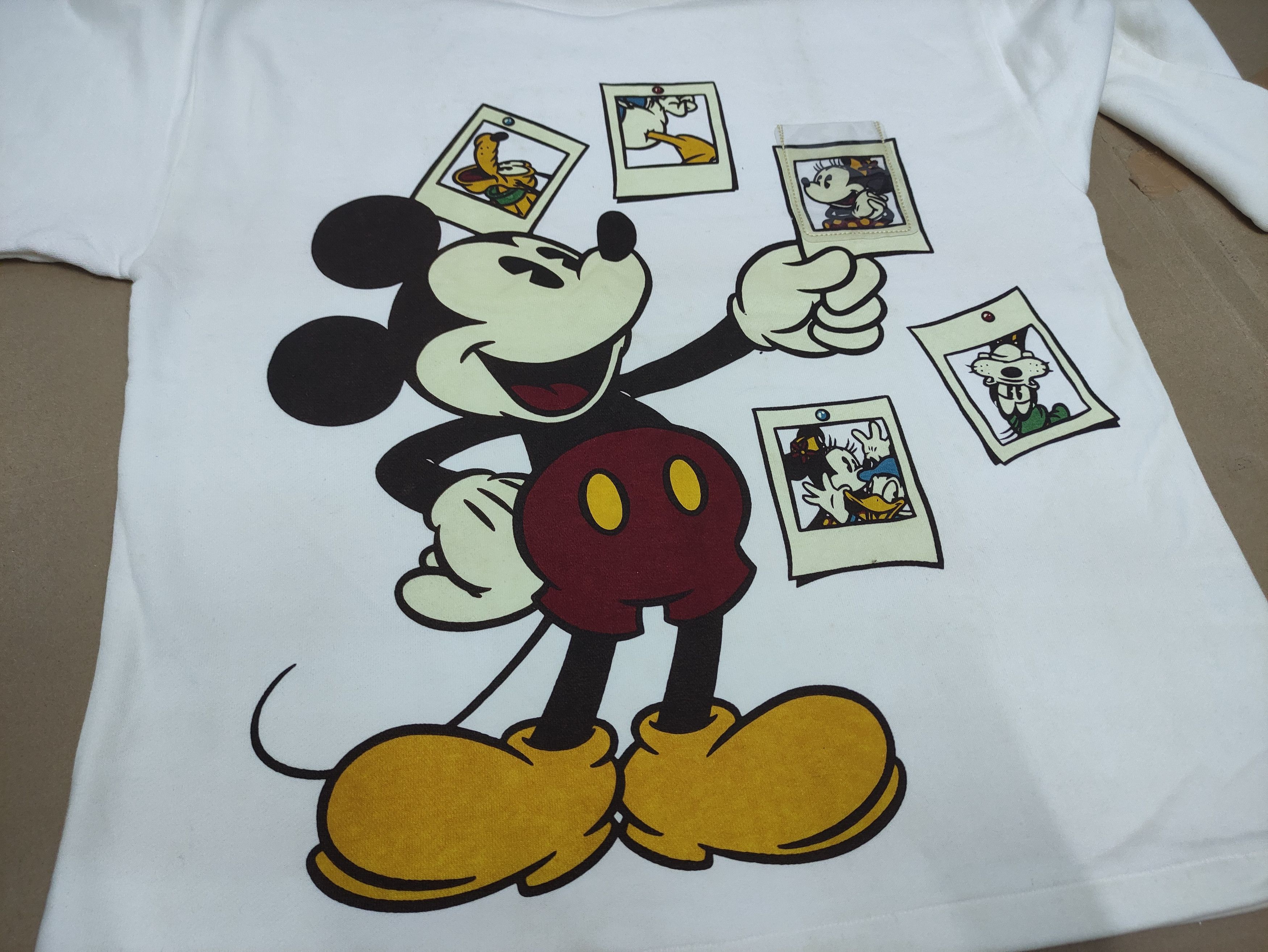 NOS Mickey & Friends White Sweatshirt (A139)