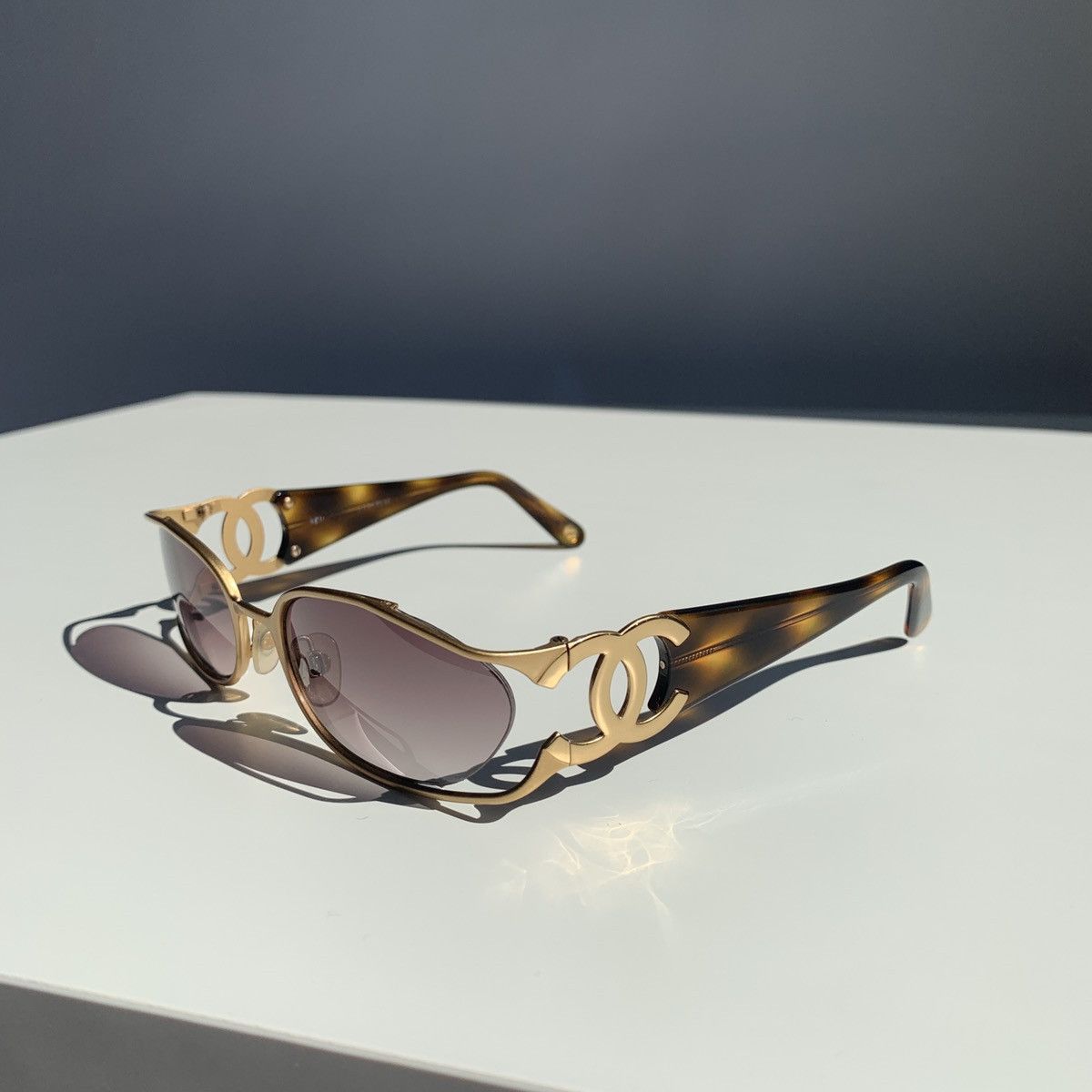CHANEL サングラス Sunglasses Chanel Gold in Metal - 27466285