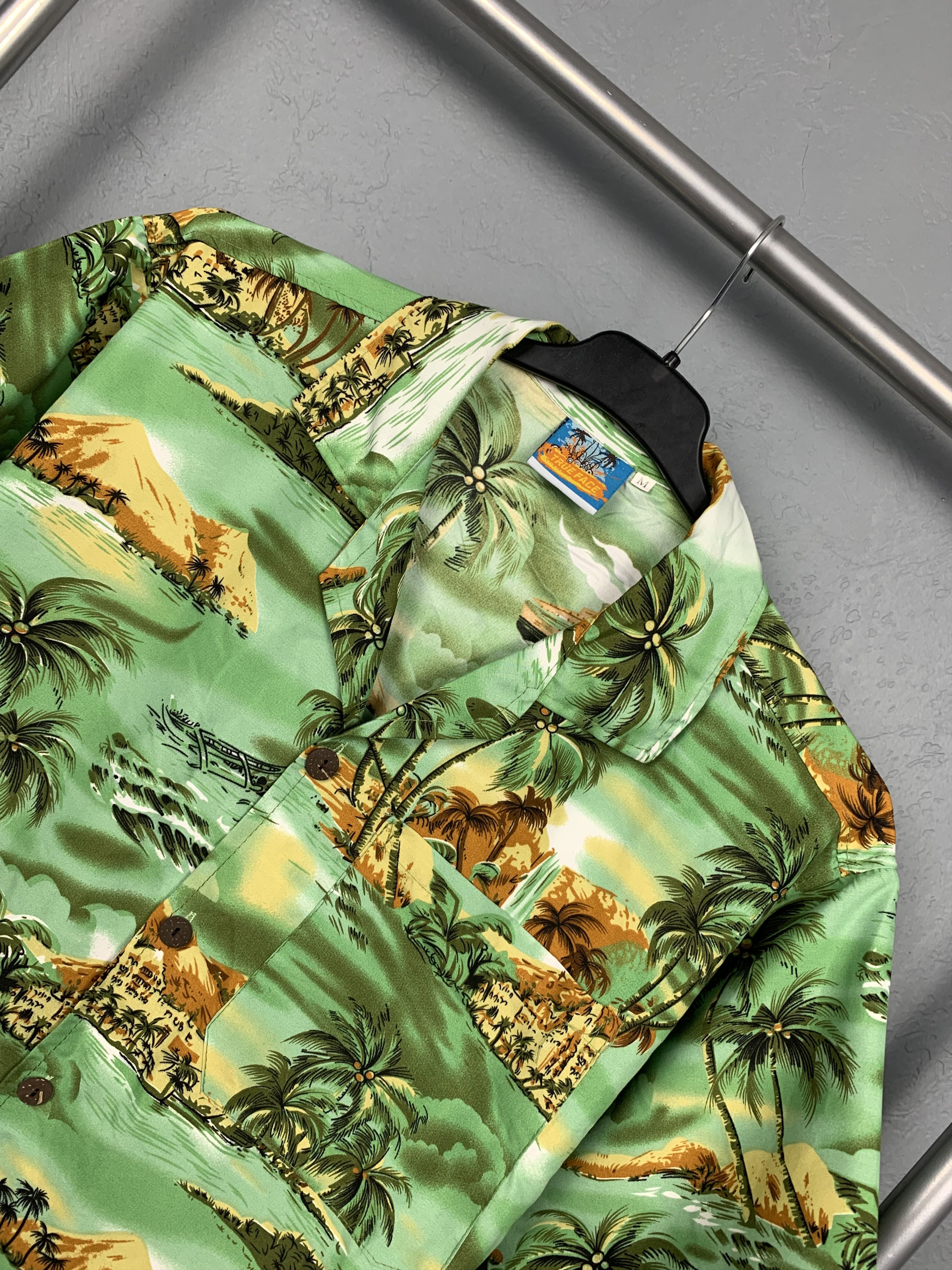 Vintage Vintage Mens brightly Hawaiian shirt ALOHA Size US L / EU 52-54 / 3 - 2 Thumbnail