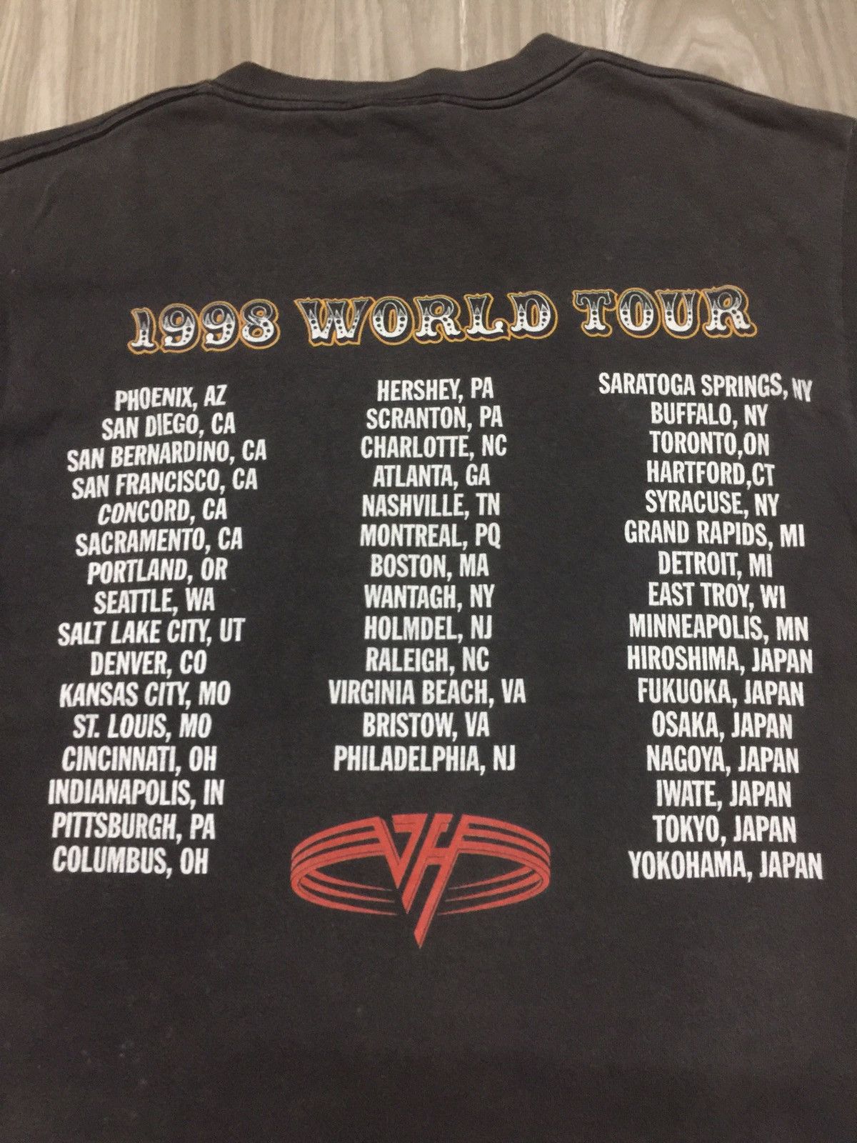 Band Tees Vintage Van Halen American Rock Band Tour T-shirt GIANT Tag Size US M / EU 48-50 / 2 - 6 Thumbnail