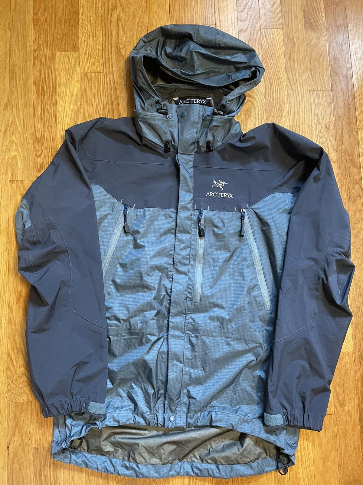 日本未発売】 【金刺繍】ARC'TERYX THETA LT | www.pro13.pnp.gov.ph