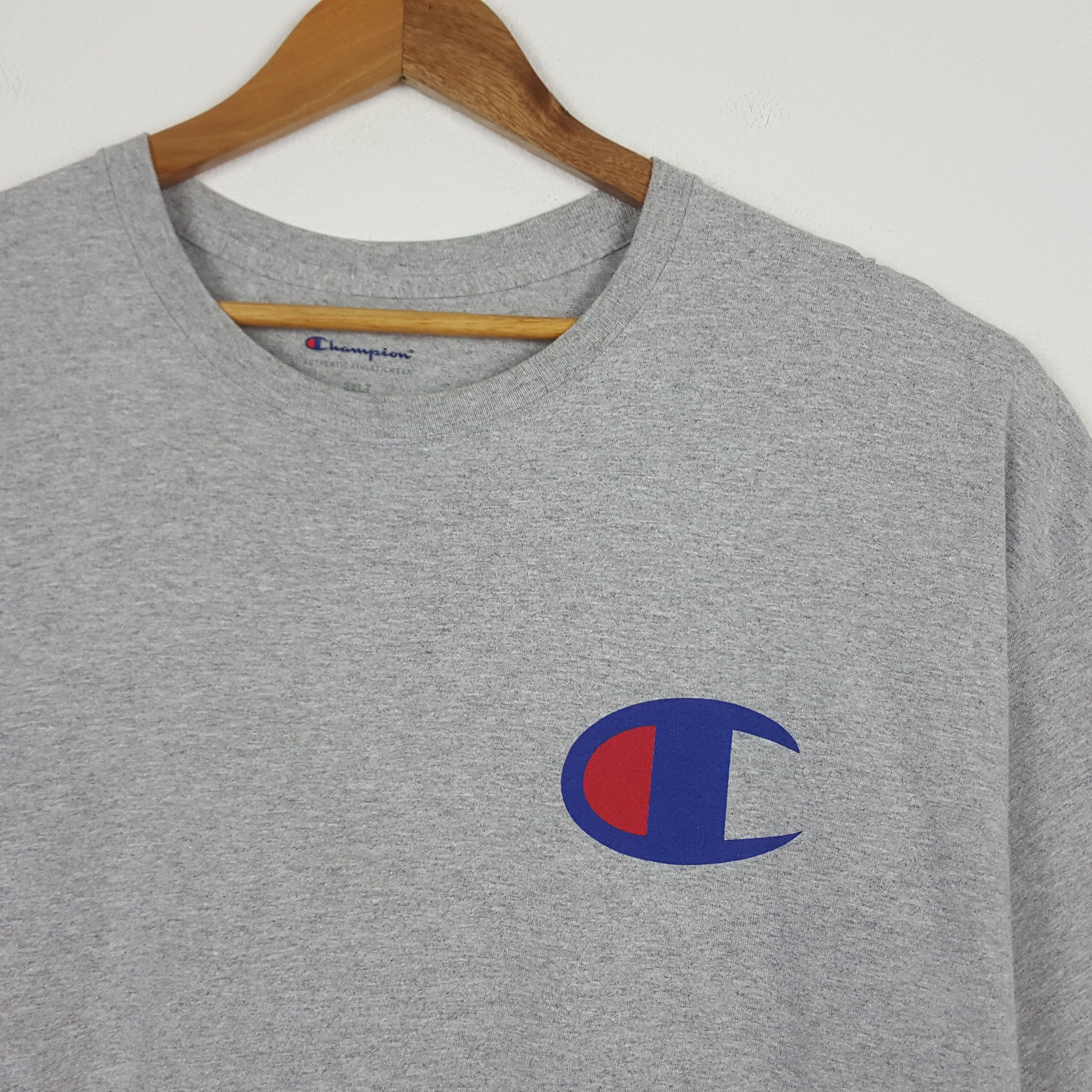 Vintage Champion nice design logo t-shirt