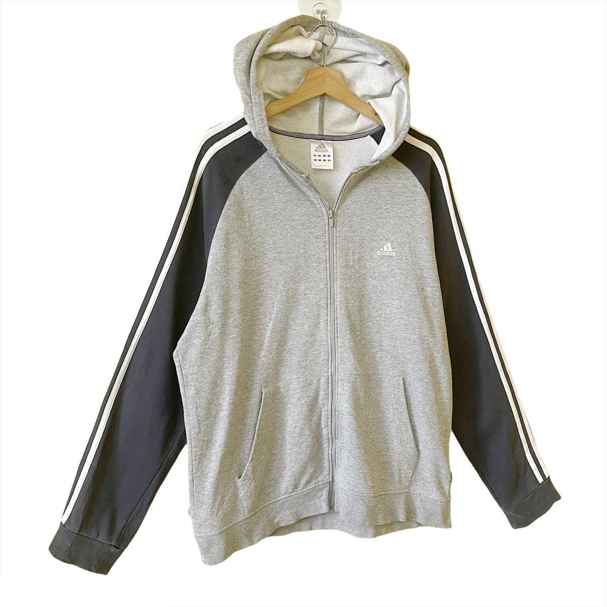 Adidas Vintage Adidas Embroidered Fullzip Hoodies Size M Size US L / EU 52-54 / 3 - 2 Thumbnail