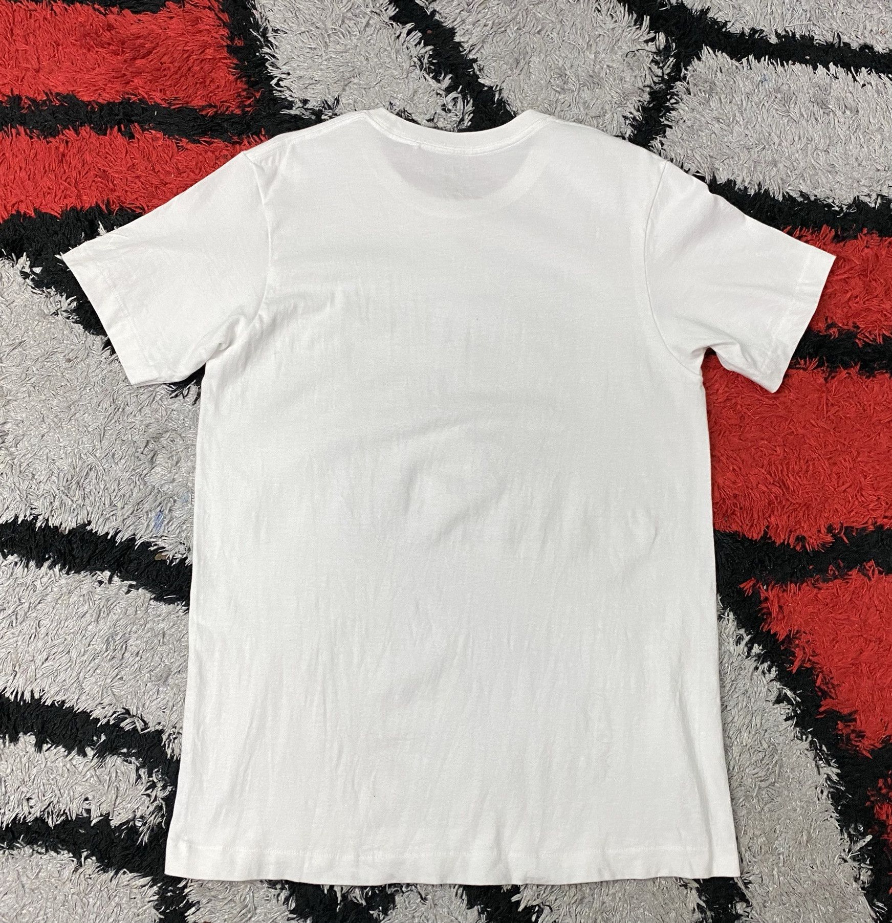 Uniqlo KAWS x Uniqlo Shirt 2016 Collaboration Crying Companion Size US M / EU 48-50 / 2 - 3 Thumbnail