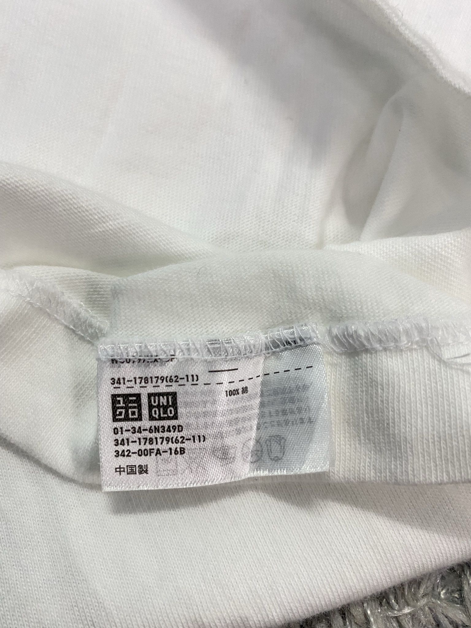 Uniqlo KAWS x Uniqlo Shirt 2016 Collaboration Crying Companion Size US M / EU 48-50 / 2 - 6 Thumbnail