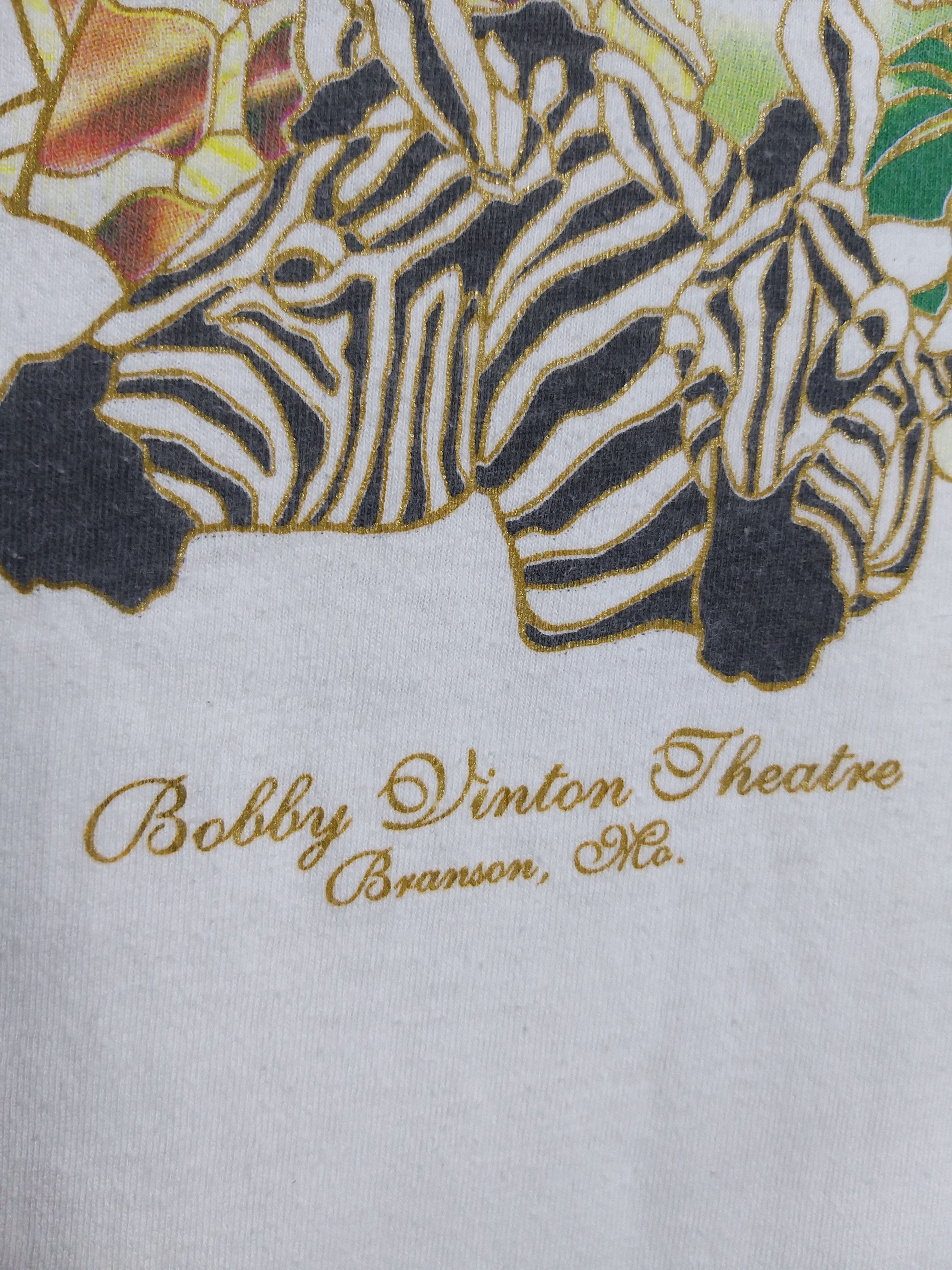 Vintage VINTAGE 90'S BOBBY VINTON THEATRE "O'NEIL" 1994 T SHIRT Size US L / EU 52-54 / 3 - 4 Thumbnail