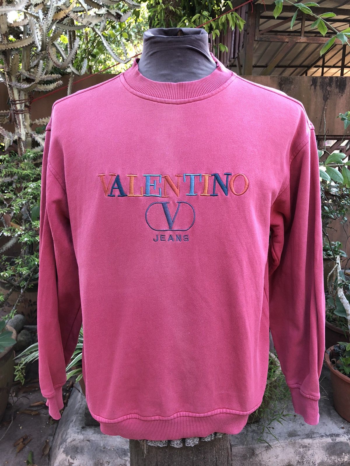 Designer Vintage Distressed Valentino Multicolour Logo Sweatshirt Size US L / EU 52-54 / 3 - 1 Thumbnail