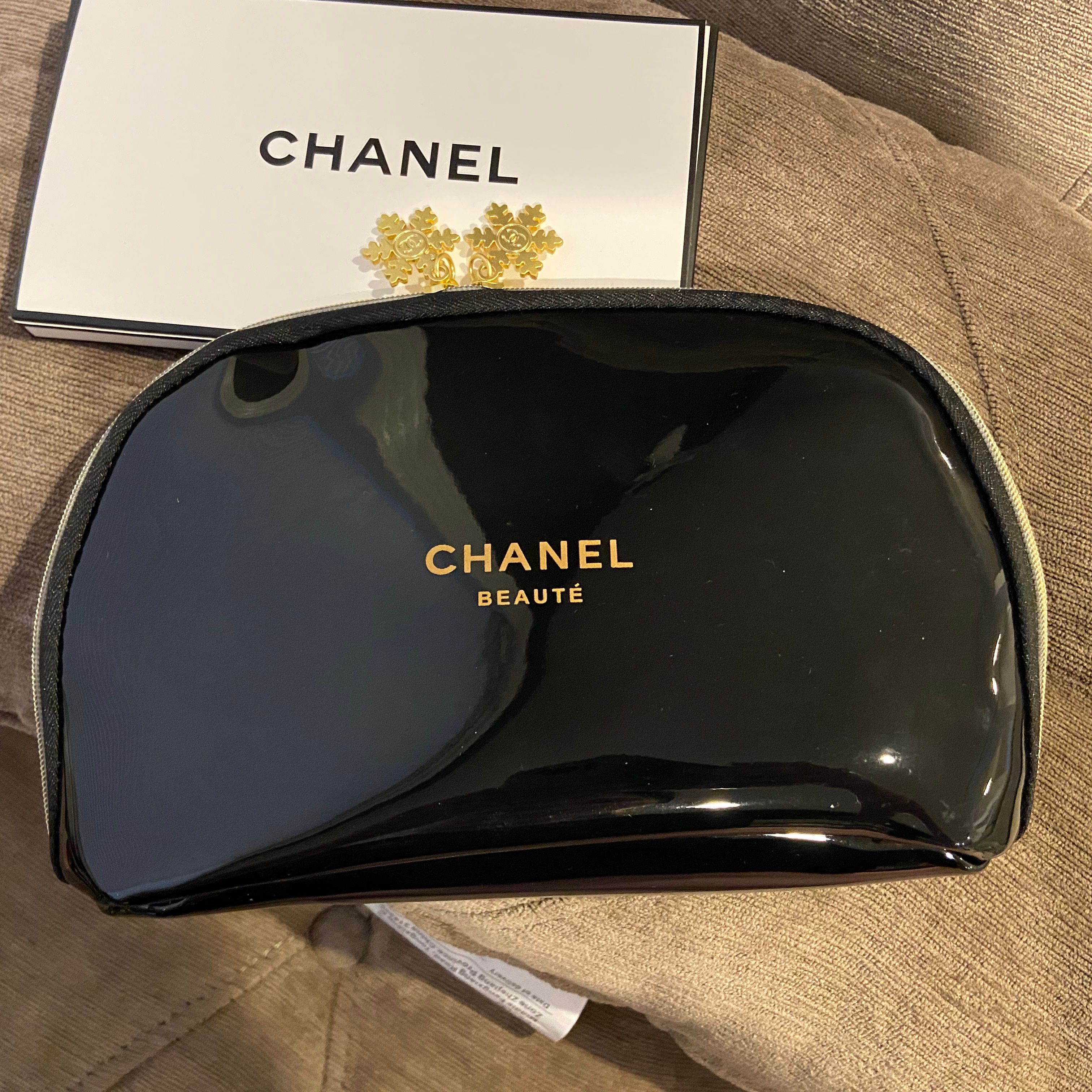 chanel beauty pouch