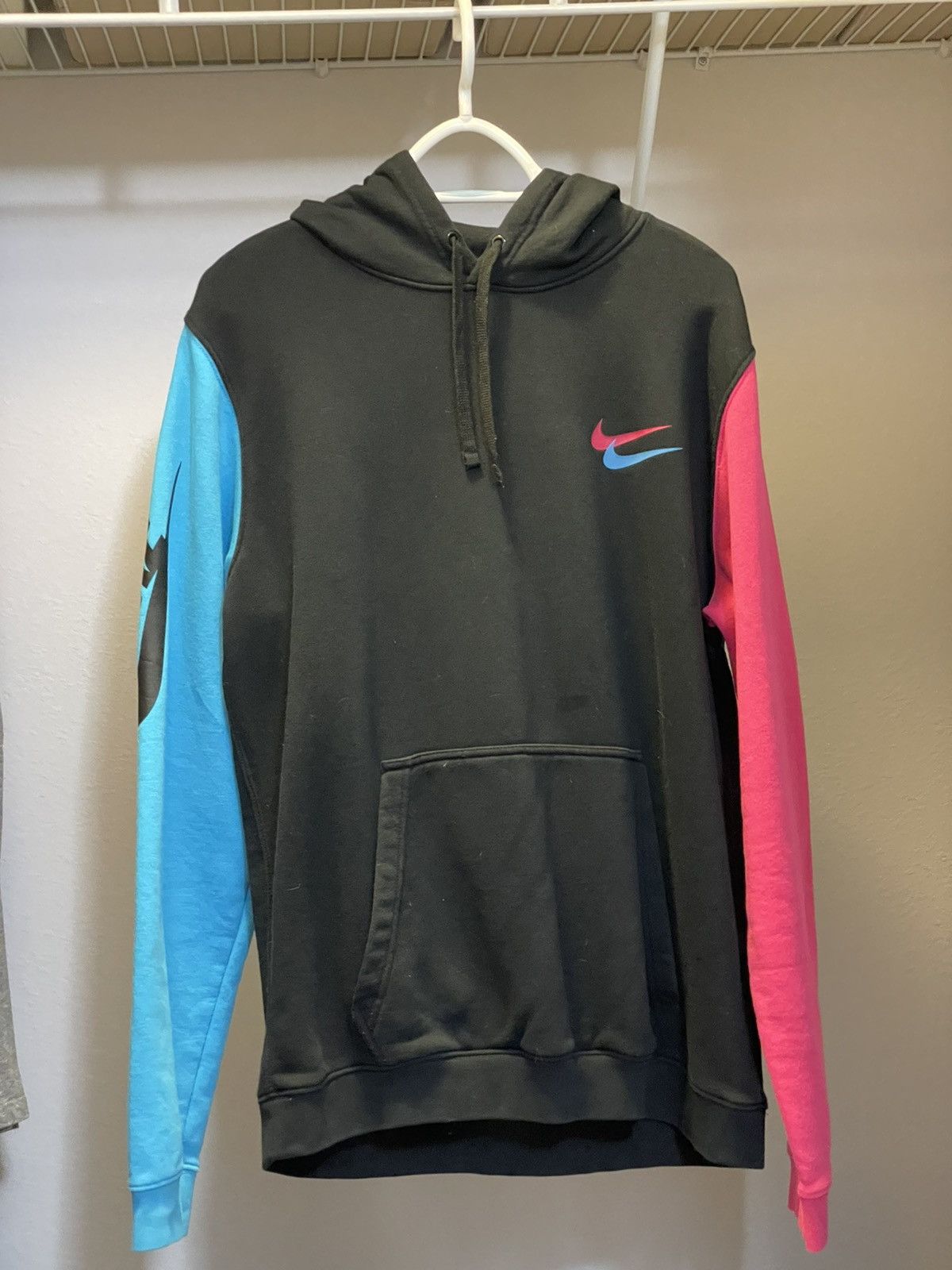 Nike city brights hot sale pullover hoodie