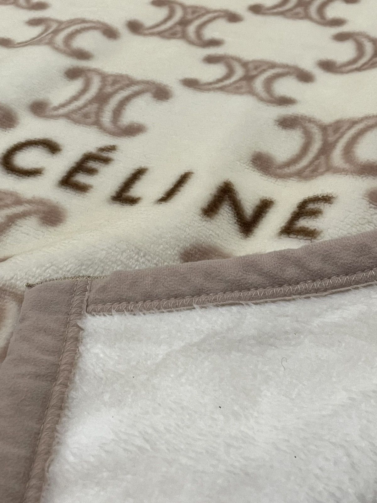 Celine Luxury CELINE All Over Monogram Acrylic Blanket Size ONE SIZE - 4 Thumbnail