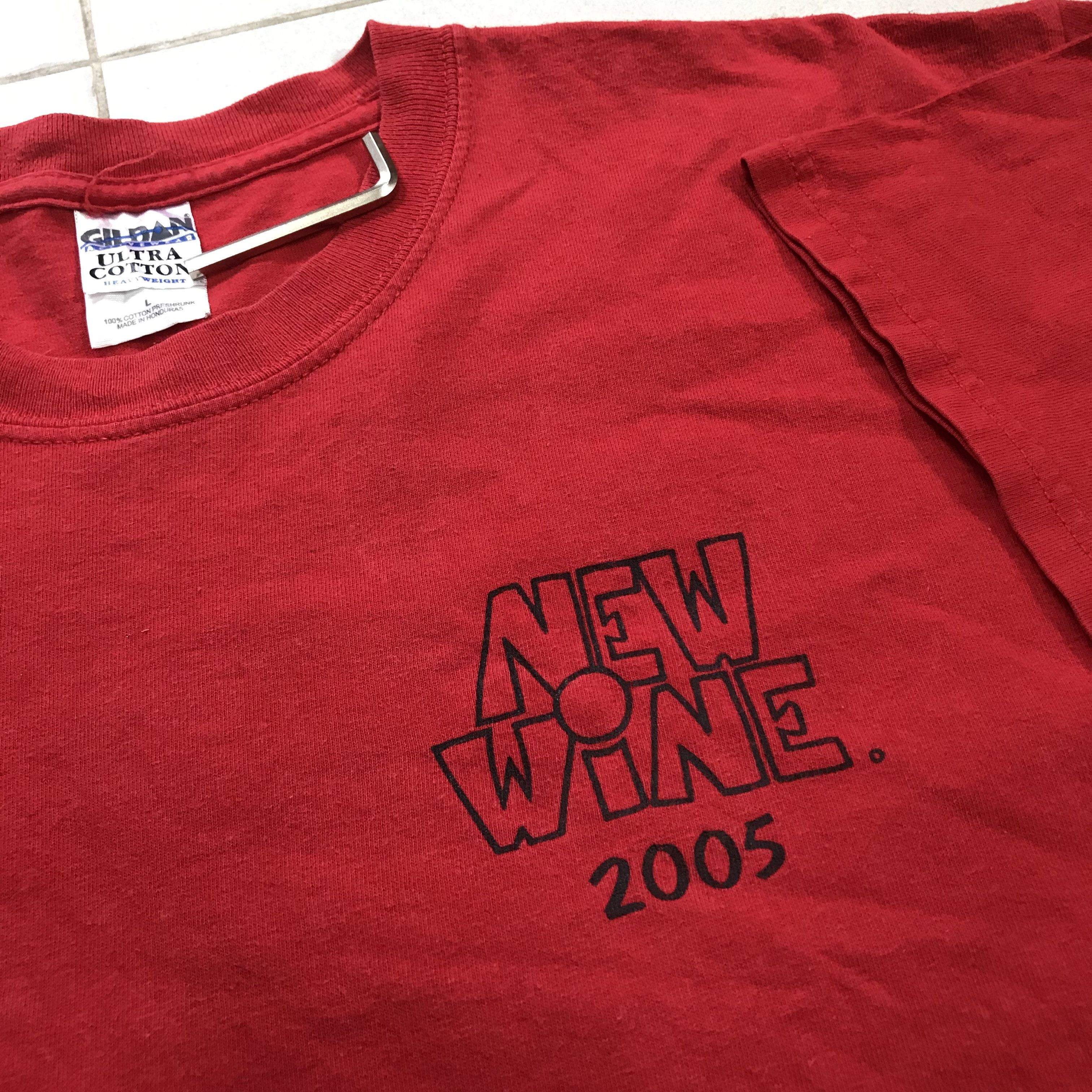 Vintage Vtg Les Miserables School Edition New Wine 2005 Tee Shirt Size US L / EU 52-54 / 3 - 4 Thumbnail