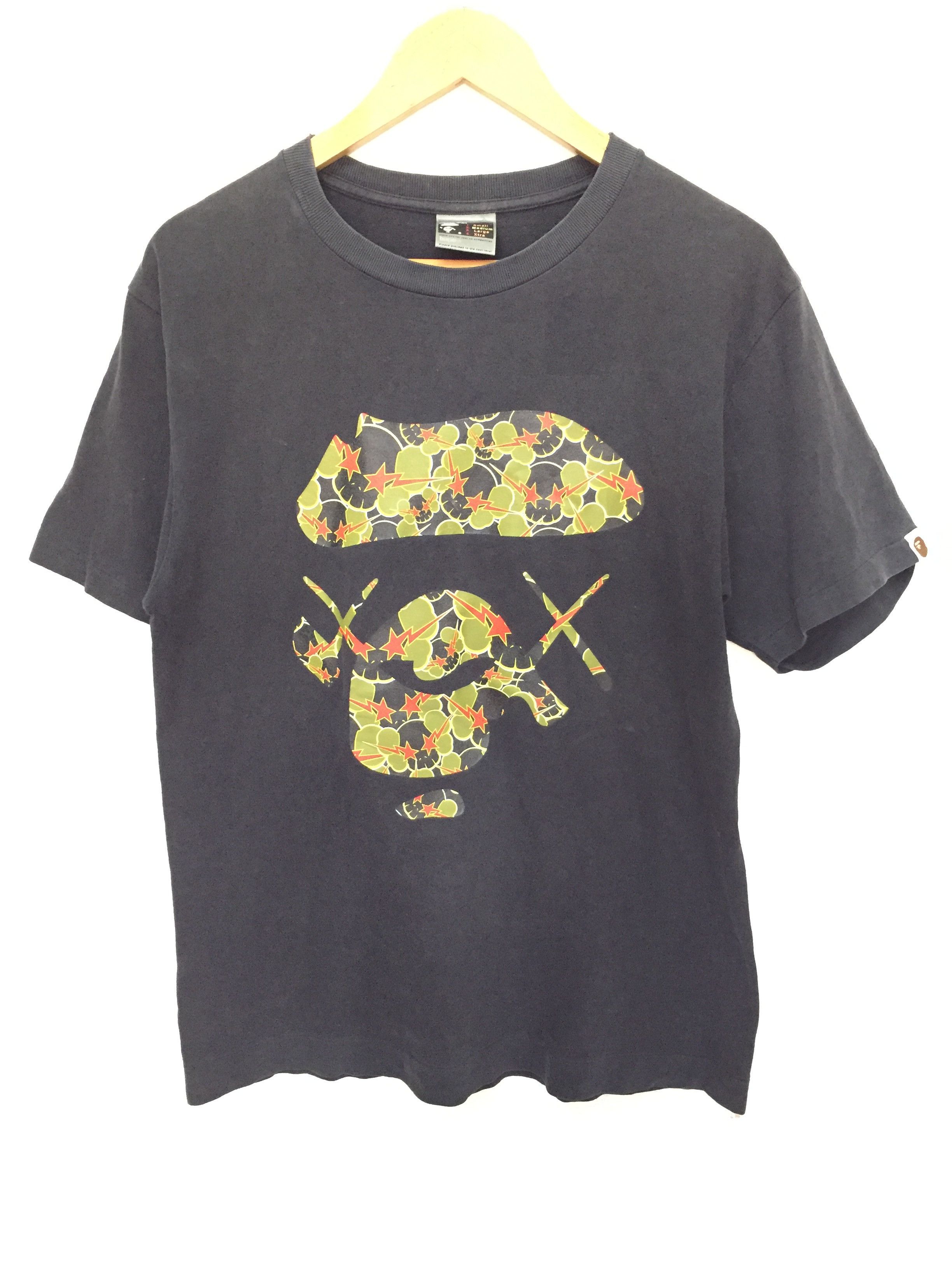Bape × Kaws 2005 Bape kaws tee Size US M / EU 48-50 / 2 - 2 Thumbnail