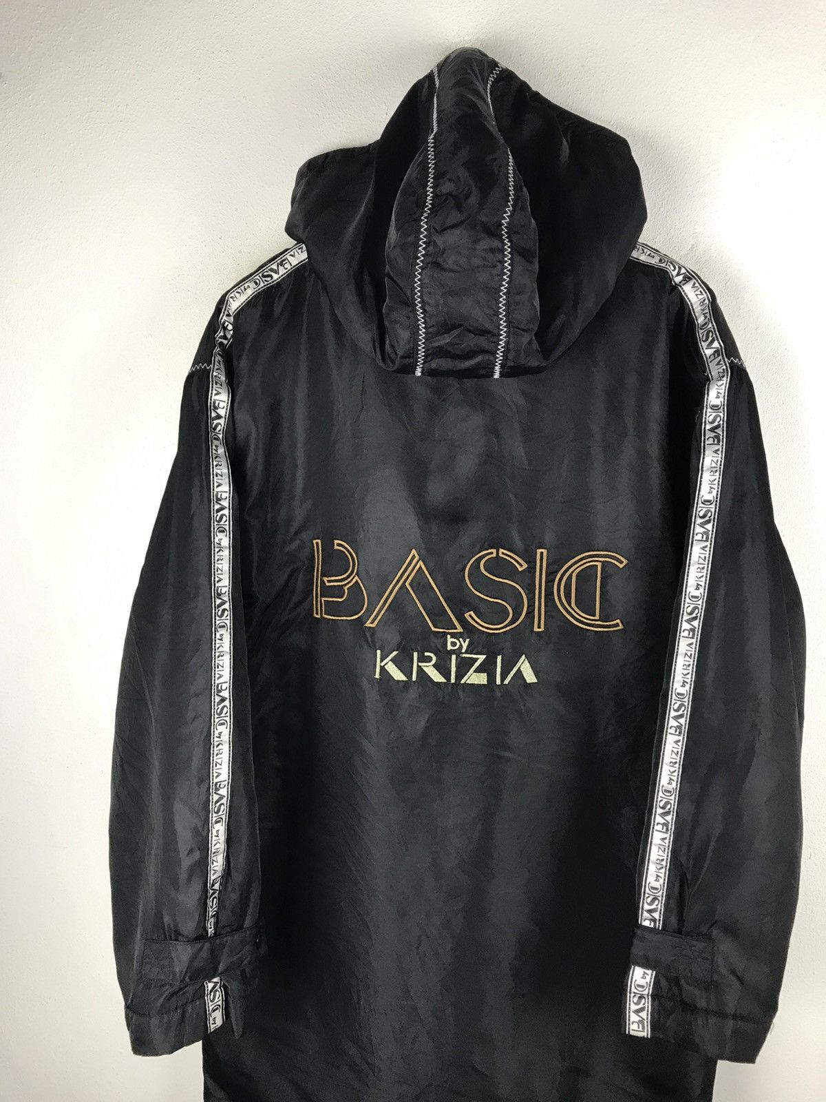 Krizia Uomo Vintage BASIC by Krizia Black Hooded Windbreaker Jacket 90s Size US L / EU 52-54 / 3 - 4 Thumbnail