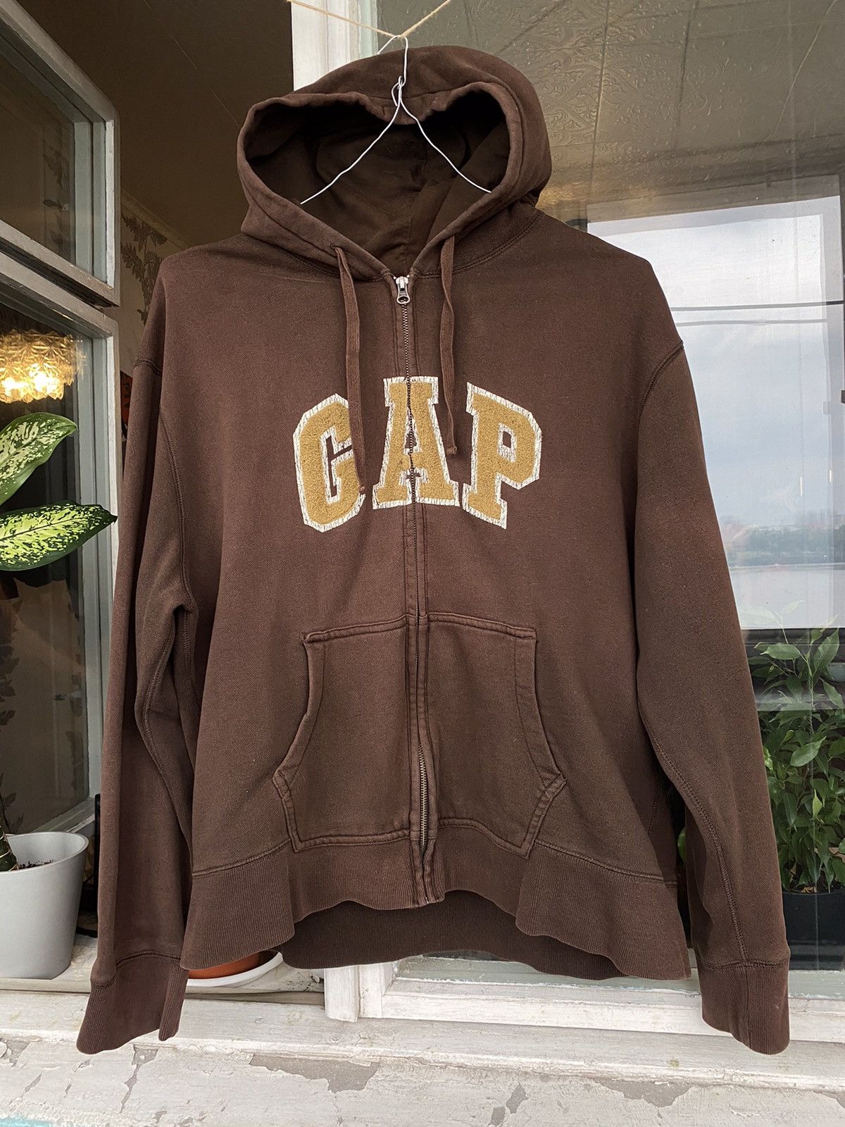 Brown Gap Hoodie
 Vintage brown gap hoo vintage zip up