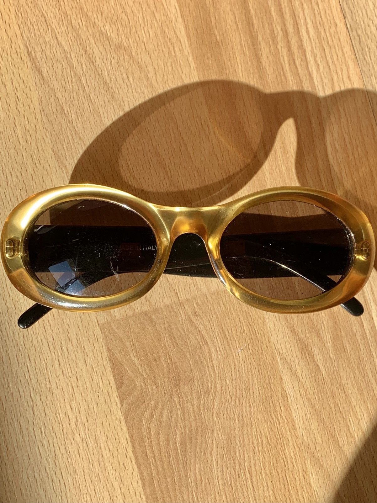 Bærecirkel Brokke sig Lima Gucci Gucci GG 2400 Oval GG Logo Kurt Cobain vintage Sunglasses | Grailed