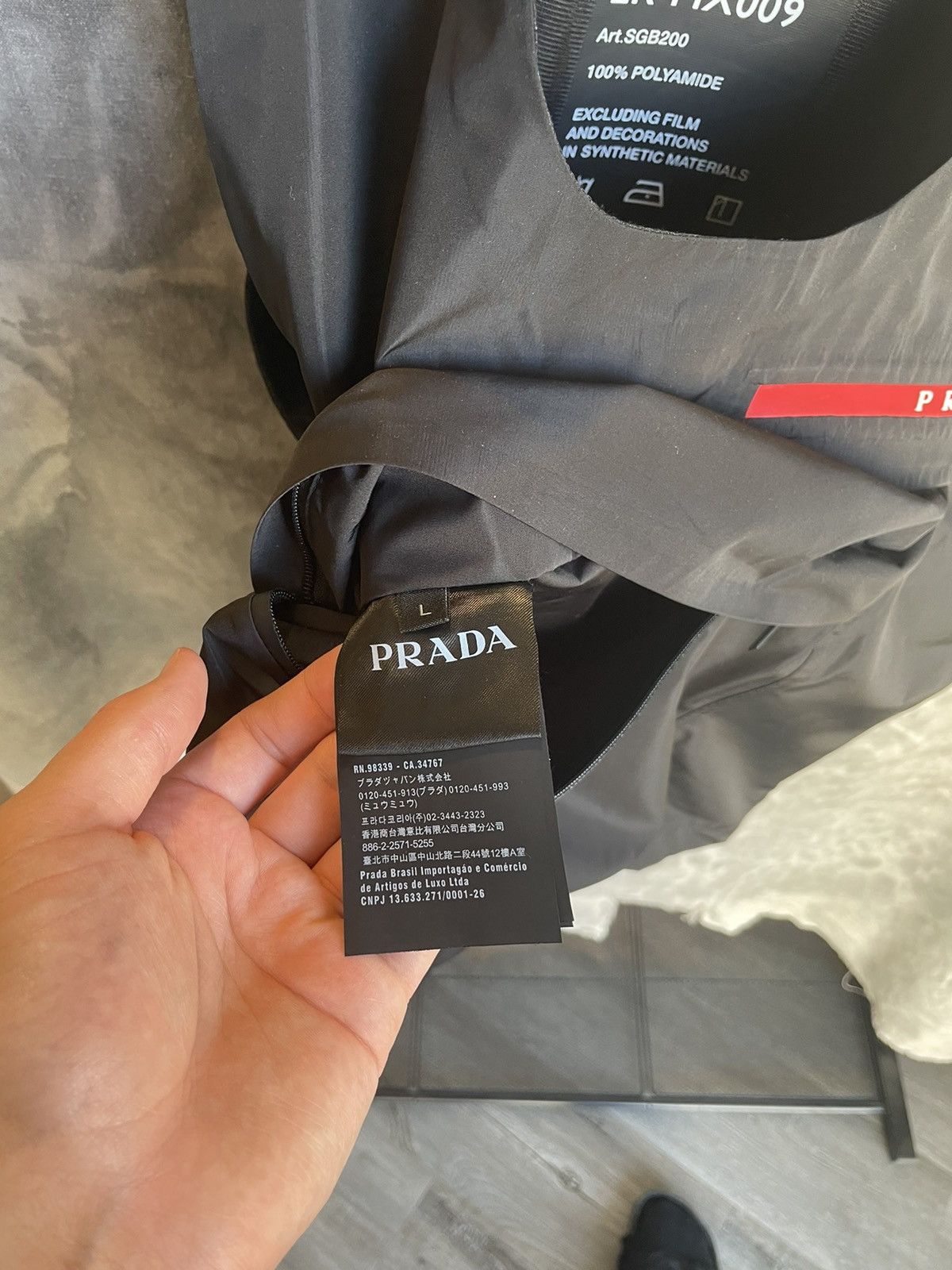 Prada Prada linea Rossa cargo pocket tech vest Size US L / EU 52-54 / 3 - 7 Thumbnail
