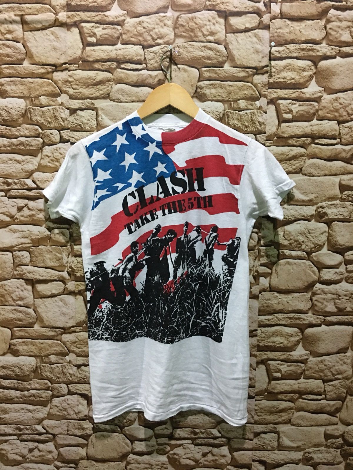 Band Tees × Fruit Of The Loom × Vintage Vintage 70s The Clash Fifth Column Take The 5 Th Tour Shirt Size US M / EU 48-50 / 2 - 1 Thumbnail