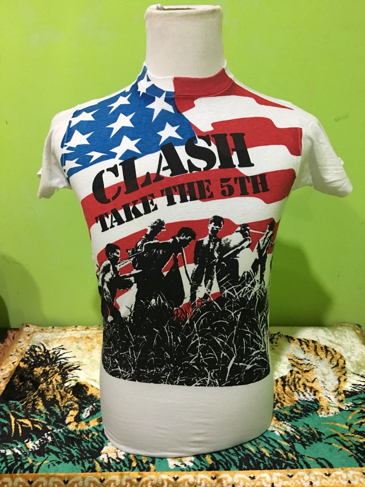 Band Tees × Fruit Of The Loom × Vintage Vintage 70s The Clash Fifth Column Take The 5 Th Tour Shirt Size US M / EU 48-50 / 2 - 11 Thumbnail