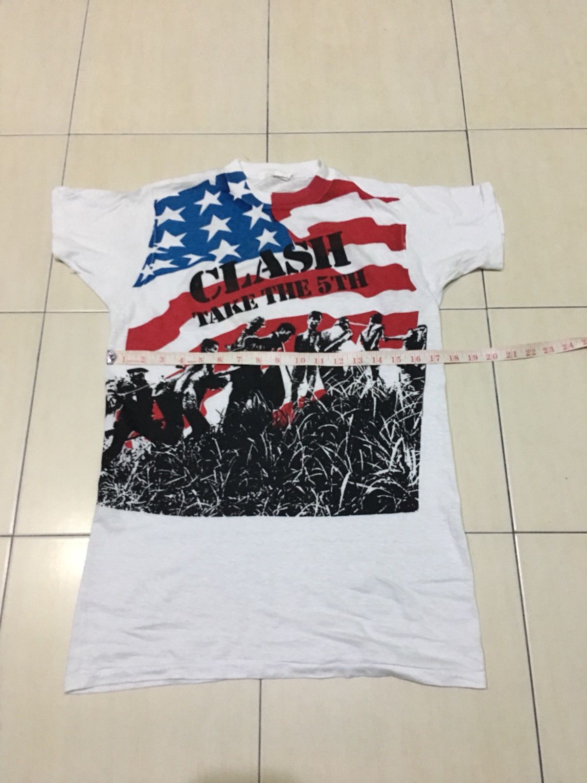 Band Tees × Fruit Of The Loom × Vintage Vintage 70s The Clash Fifth Column Take The 5 Th Tour Shirt Size US M / EU 48-50 / 2 - 13 Thumbnail