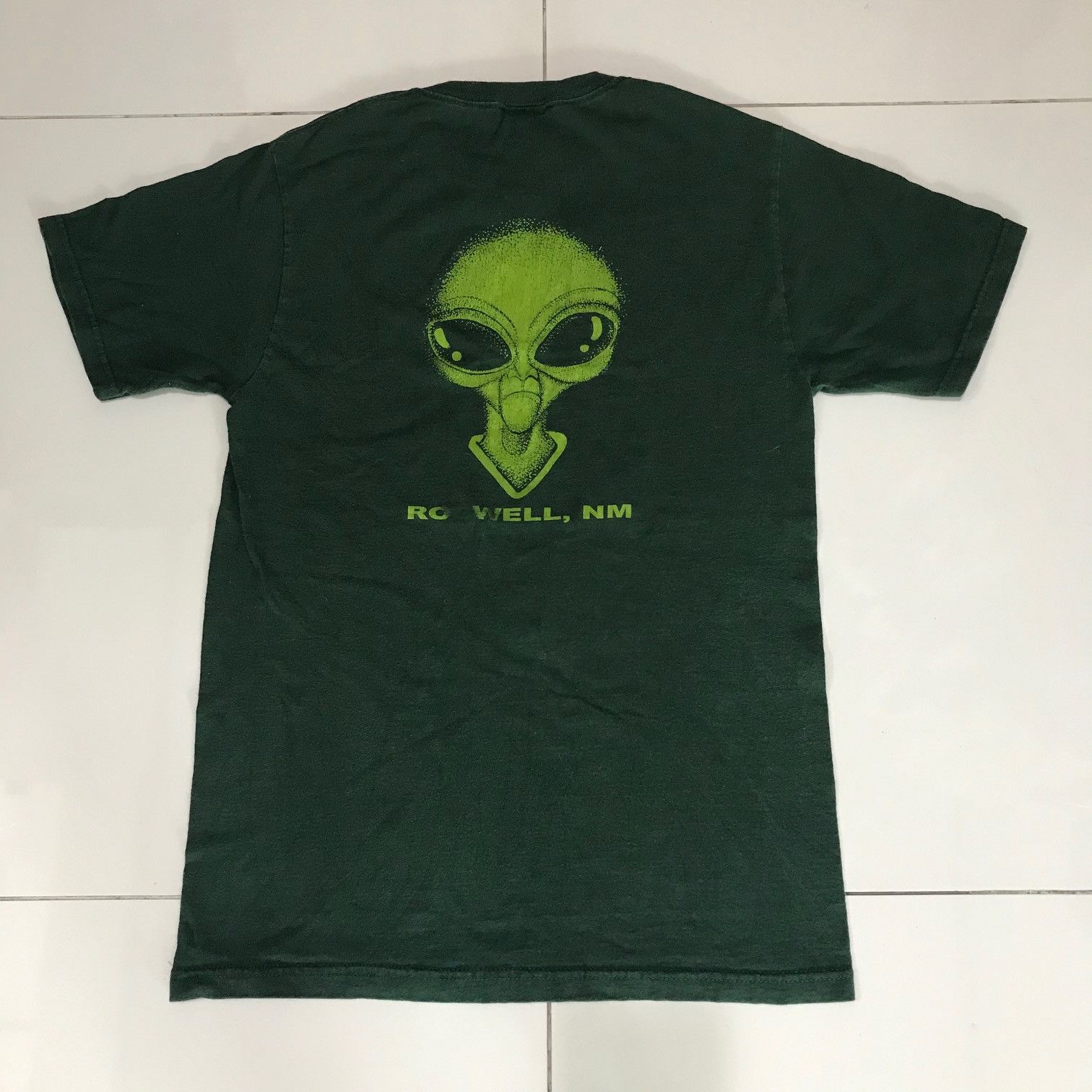 Vintage Vintage Y2k Roswell Alien UFO BigFace Tee graphic streetwear Size US S / EU 44-46 / 1 - 2 Thumbnail