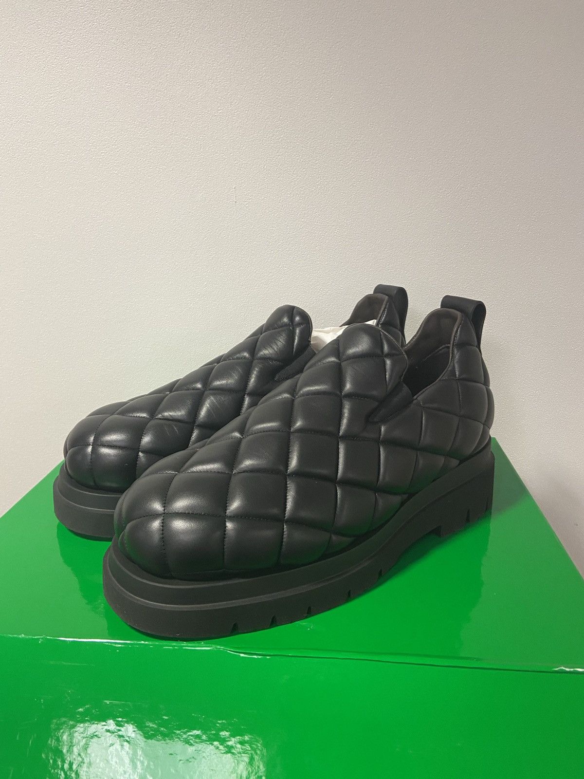 靴 Bottega Veneta Quilted Slip-on Black 42 Bottega Veneta Quilted Slip-On Shoes — CONSUMED