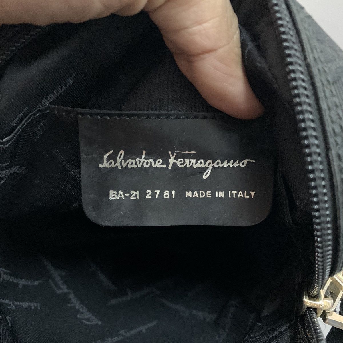 Salvatore Ferragamo Salvatore Ferragamo Black Slingbag Size ONE SIZE - 10 Thumbnail