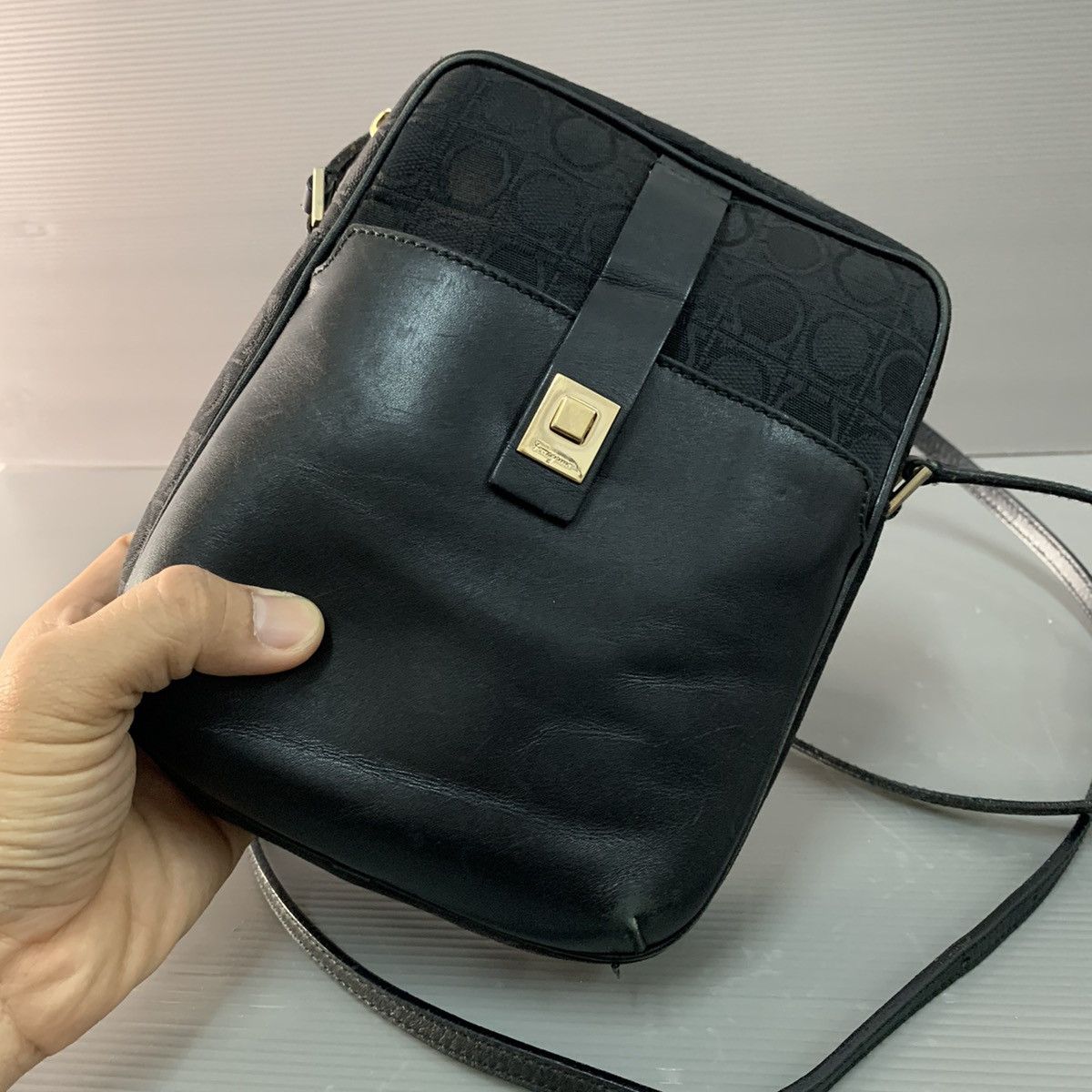 Salvatore Ferragamo Salvatore Ferragamo Black Slingbag Size ONE SIZE - 6 Thumbnail