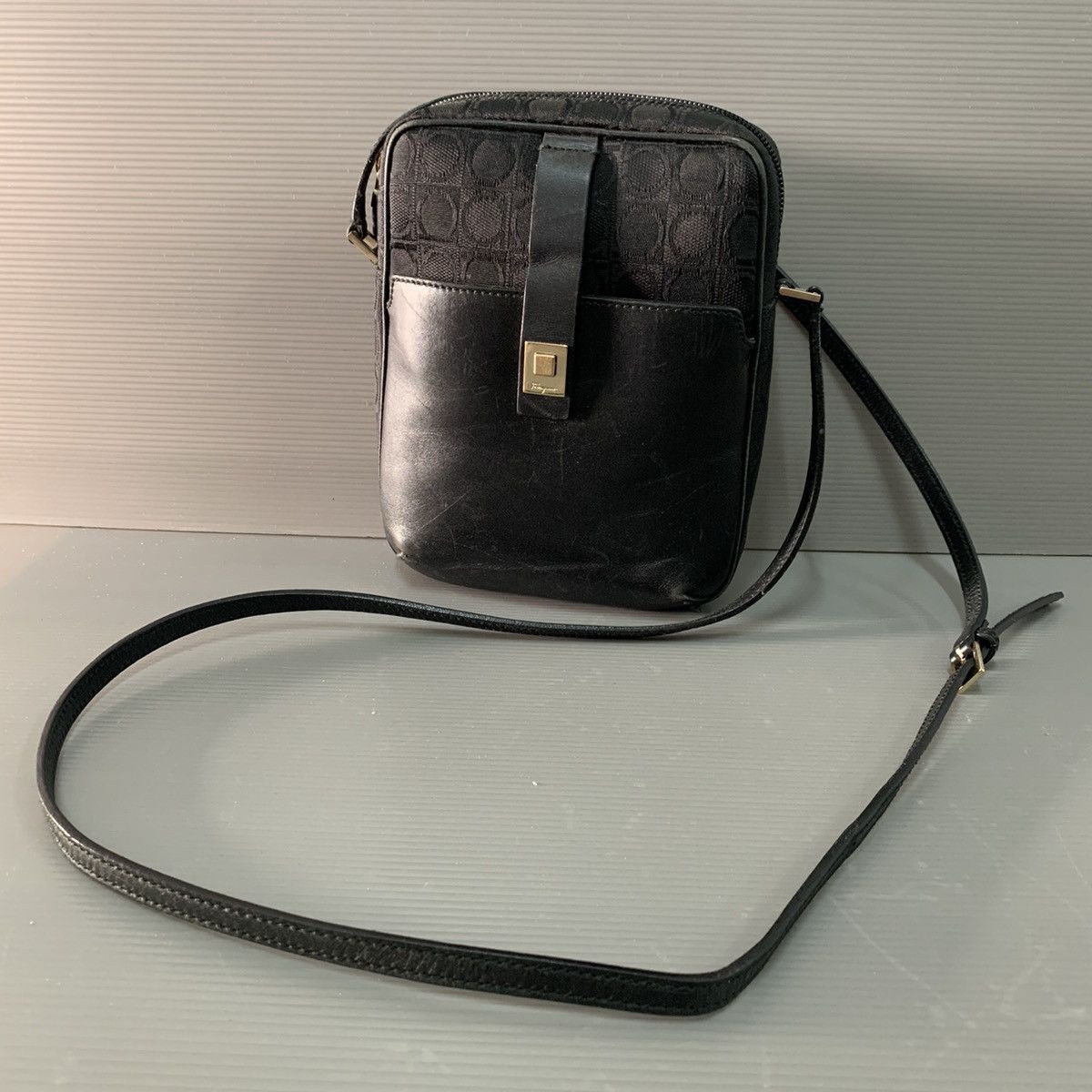 Salvatore Ferragamo Salvatore Ferragamo Black Slingbag Size ONE SIZE - 1 Thumbnail