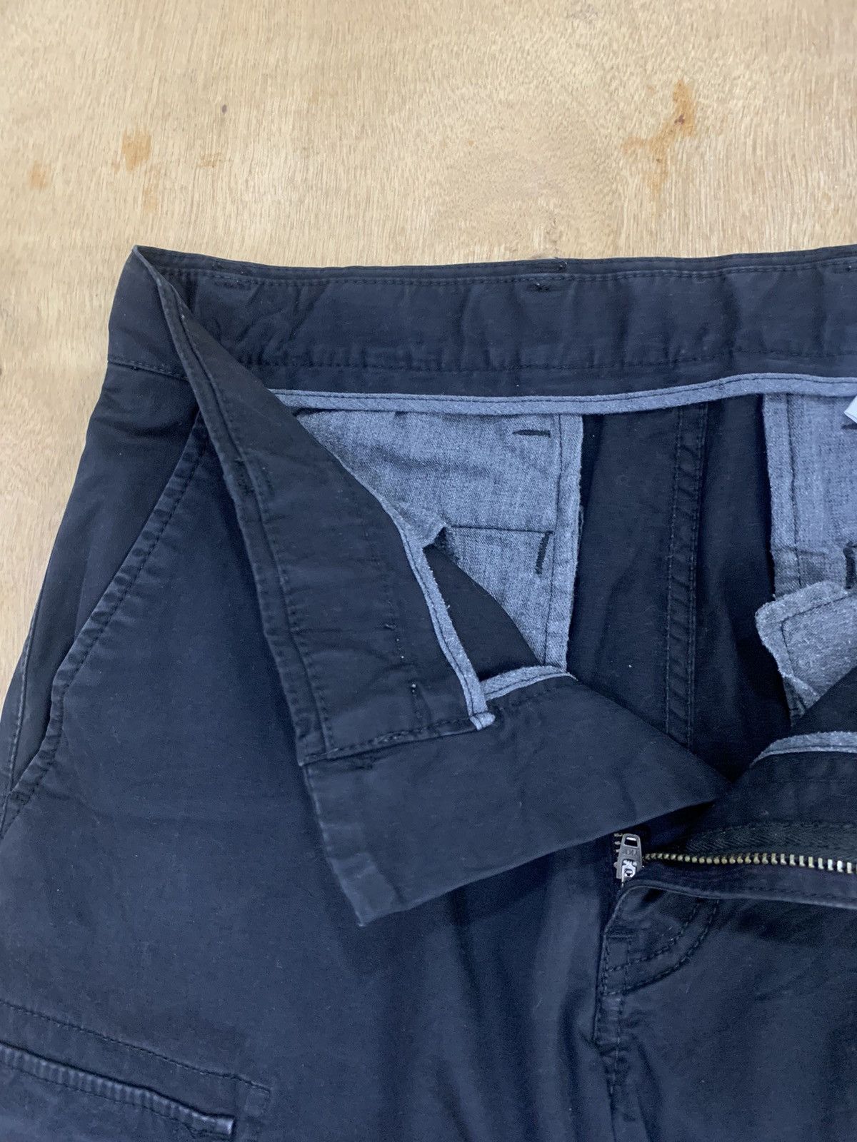 Japanese Brand × Uniqlo UNIQLO Multipocket Tactical Utility Black Casual Cargo Pant Size US 30 / EU 46 - 15 Thumbnail
