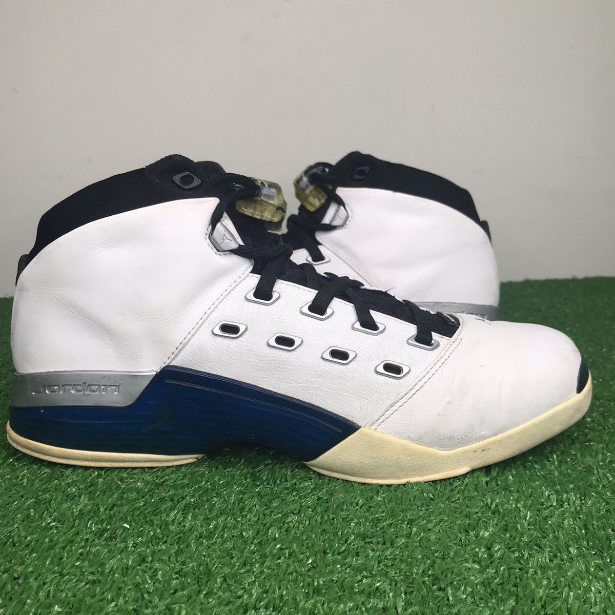 Nike Air Jordan 17 College Blue 2002 Size US 12 / EU 45 - 1 Thumbnail
