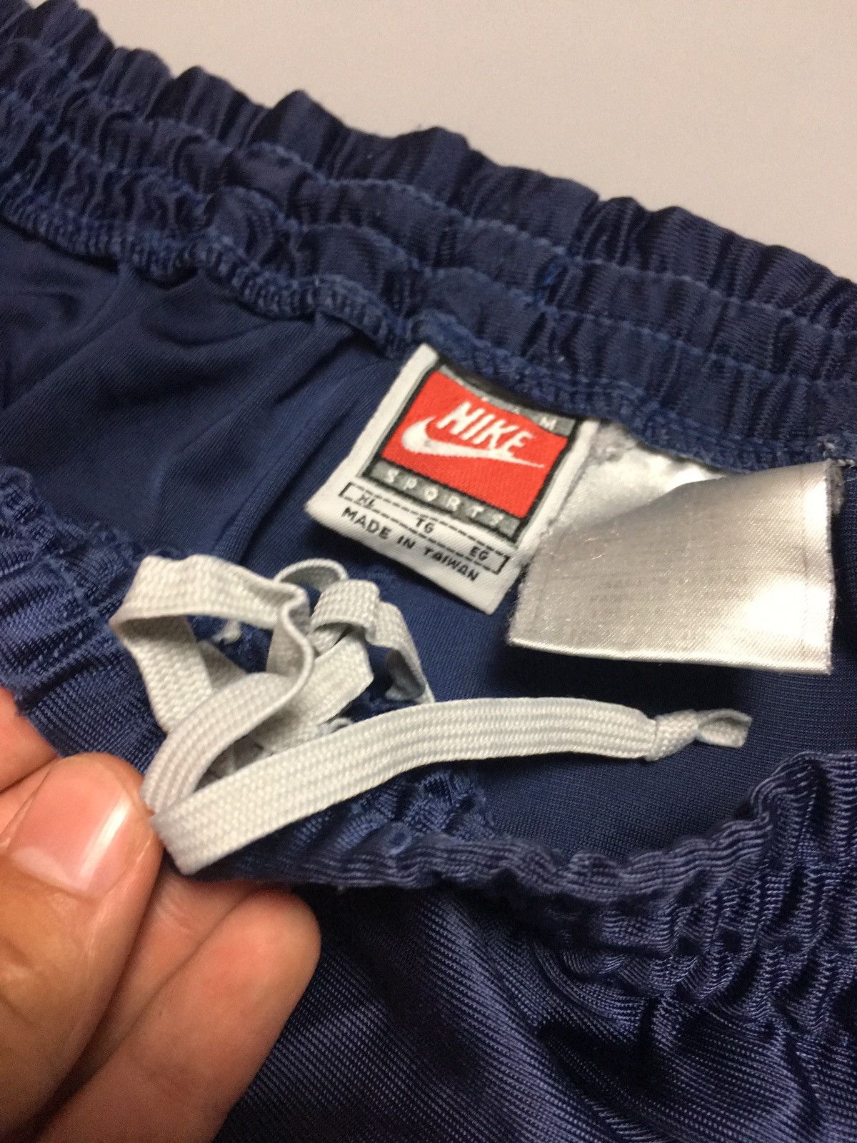 Nike Nike team sports vintage nylon shorts basketball Size US 38 / EU 54 - 5 Thumbnail