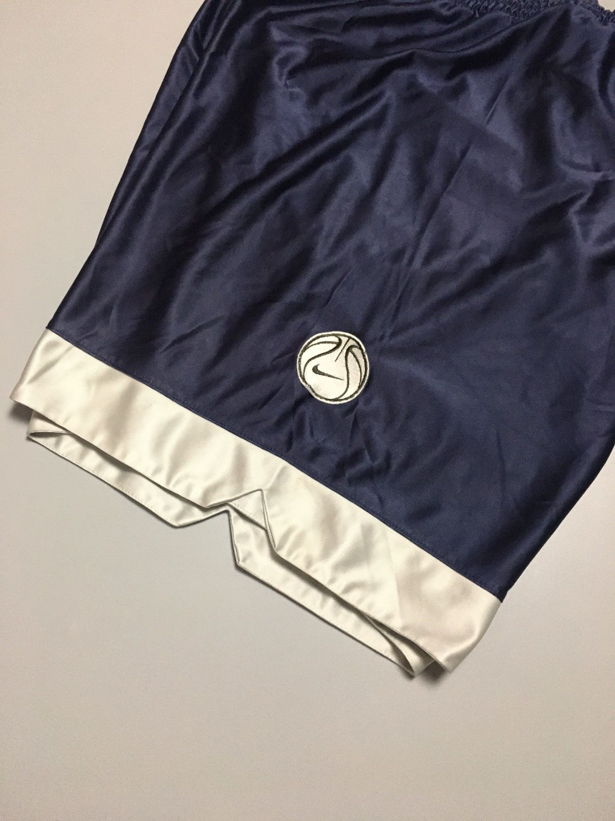 Nike Nike team sports vintage nylon shorts basketball Size US 38 / EU 54 - 4 Thumbnail