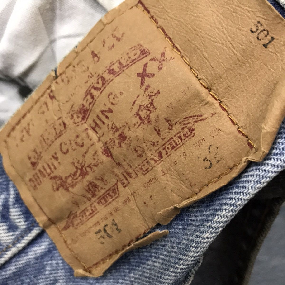 Levi's Vintage 90s Levis 501 Distressed Light wash Made in USA Size US 30 / EU 46 - 20 Thumbnail
