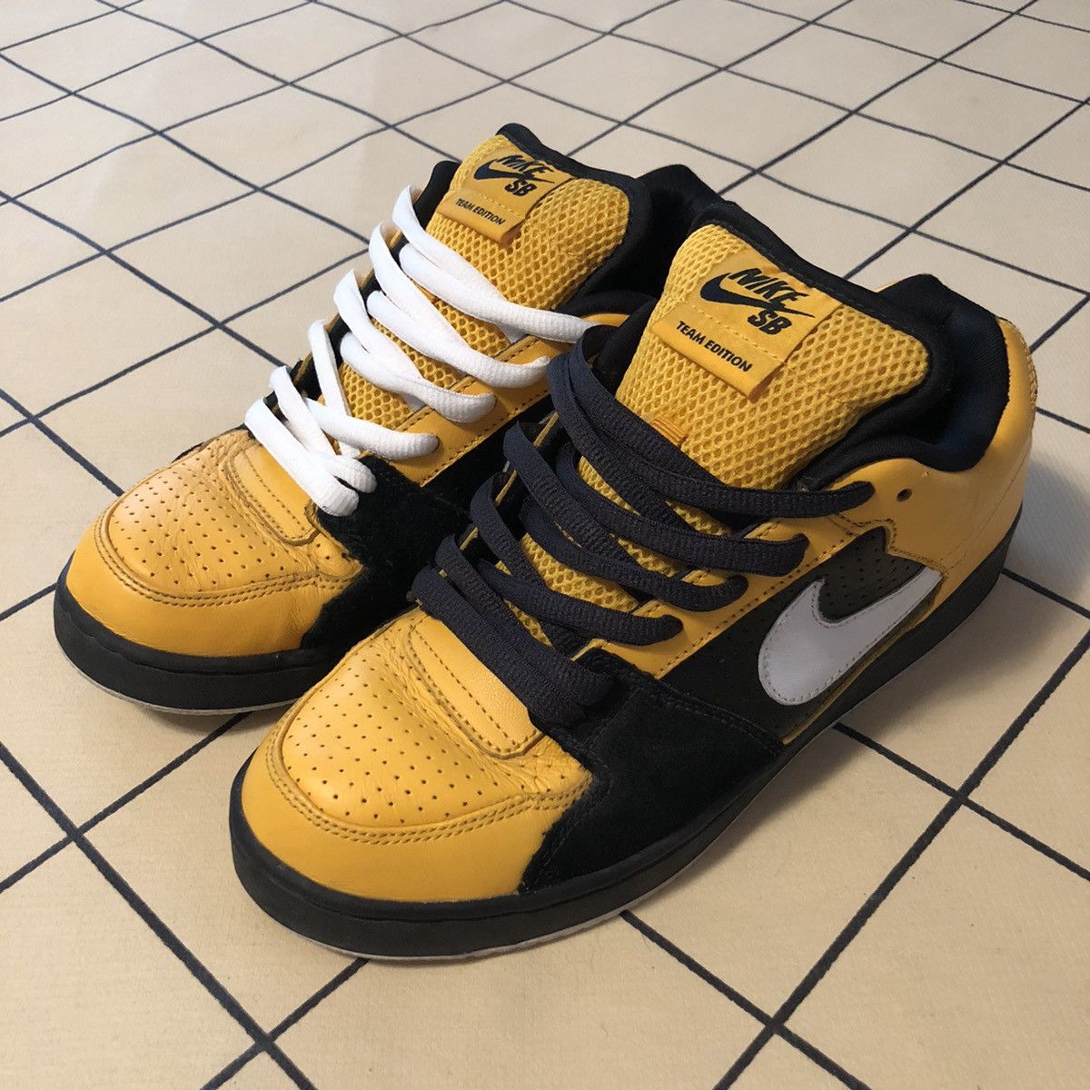 nike sb taxi cab
