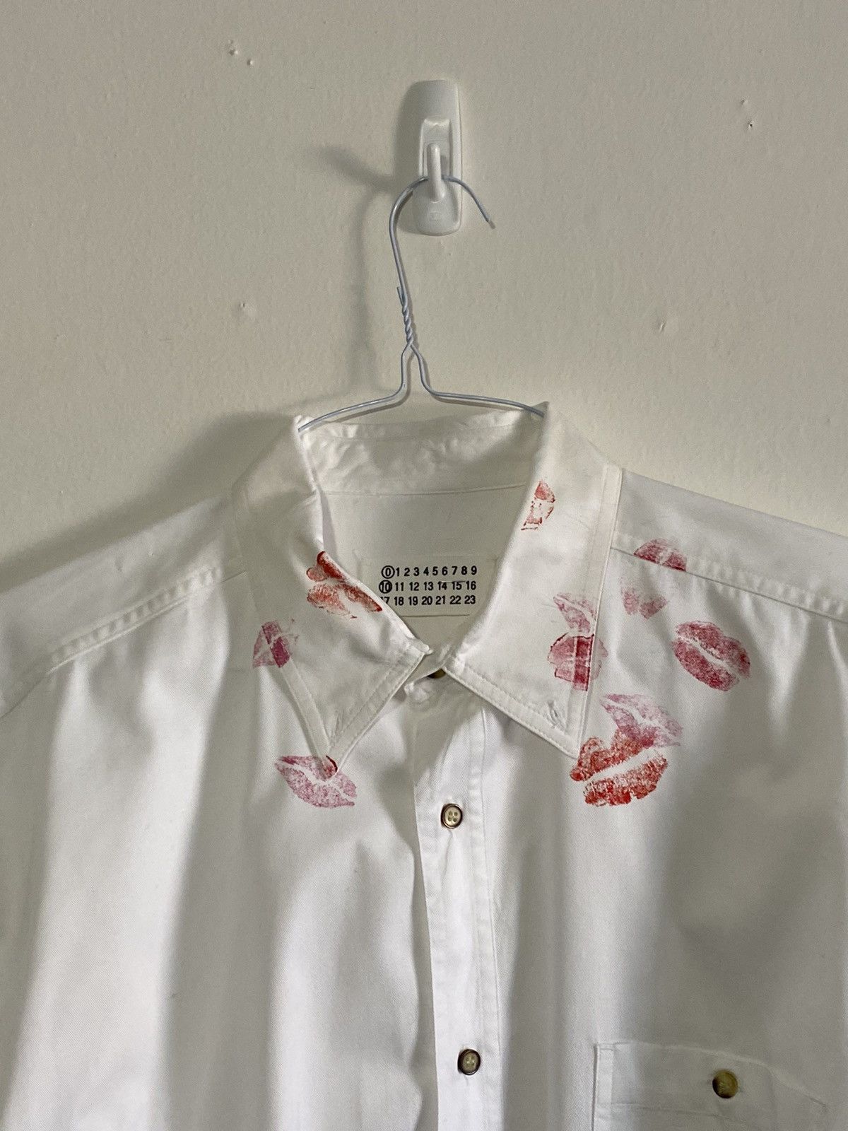 Maison margiela discount kiss shirt buy