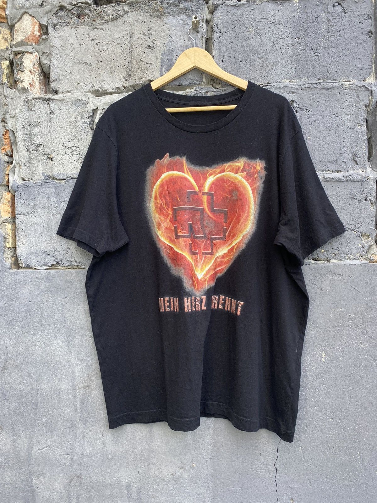 Band Tees Vintage Rammstein “Mein Herz Brennt” Burning Tee XL Black Size US XXL / EU 58 / 5 - 1 Thumbnail