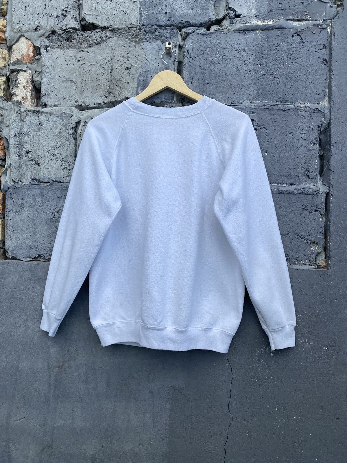 Vintage Vintage 1991 Santa Barbara Movie Licensed Sweatshirt Size US M / EU 48-50 / 2 - 9 Thumbnail