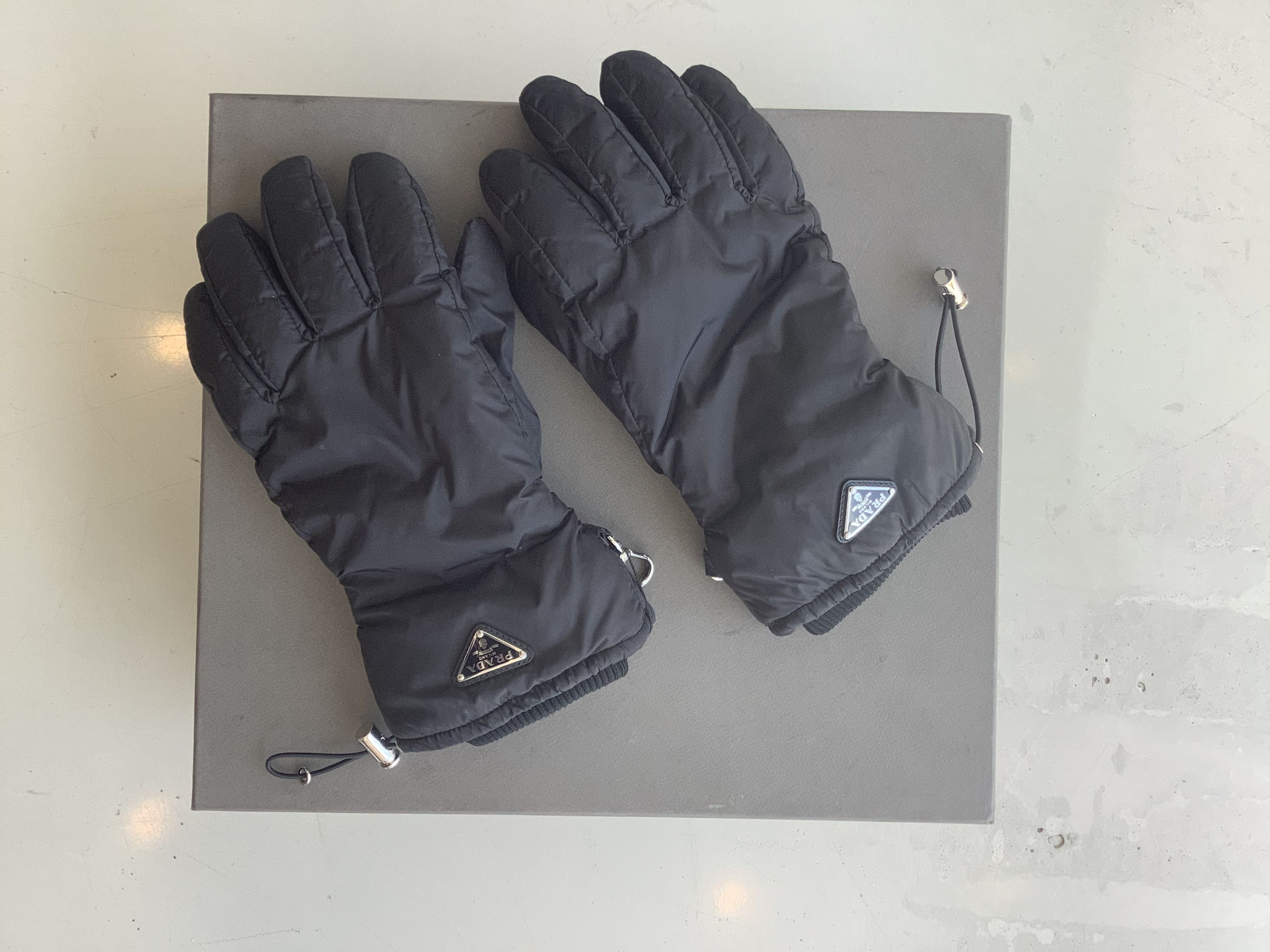 Prada Snow Gloves Grailed