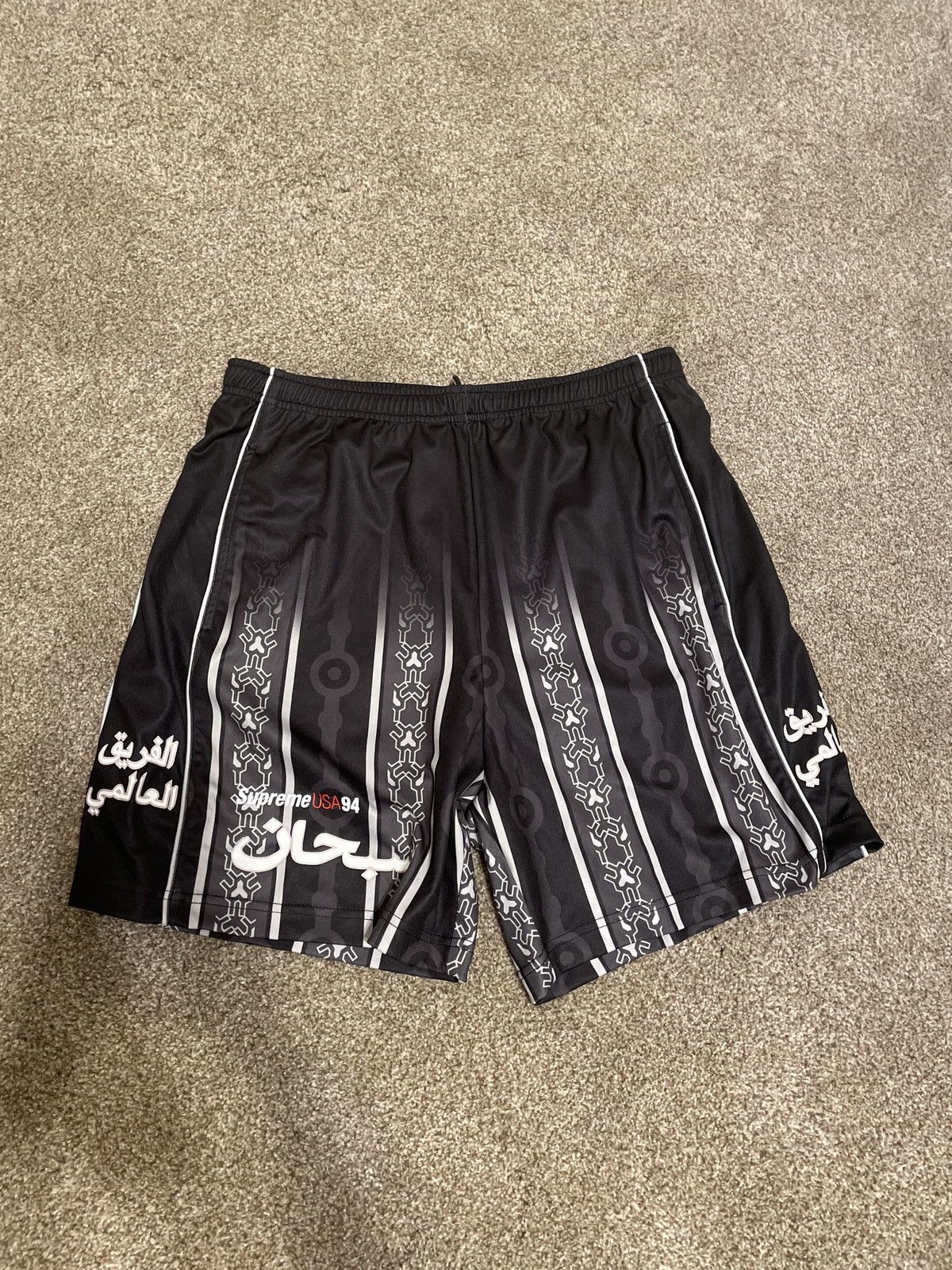 ウェア Supreme Arabic Logo Soccer Short Supreme Arabic Logo Soccer Short (SS21) - $98